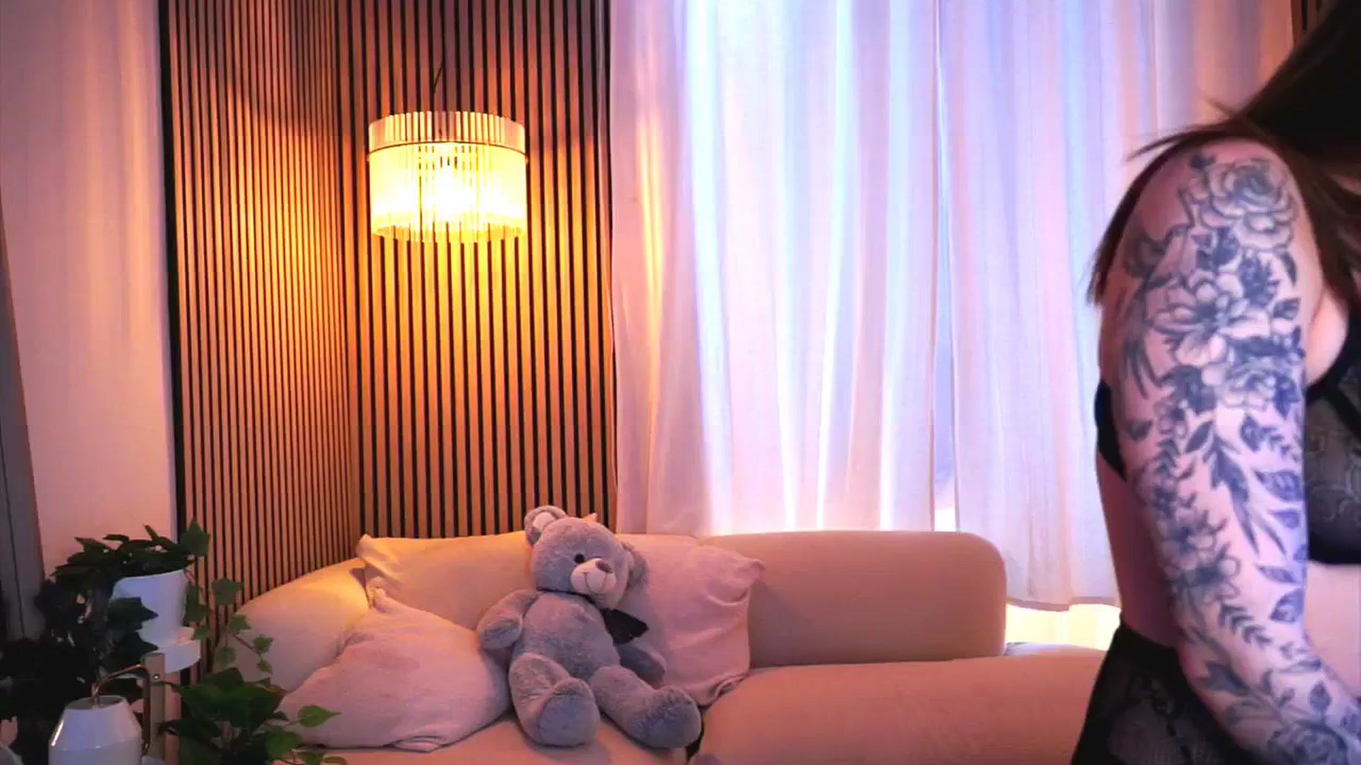 Gallery image thumbnail from Naomii18's myfreecams stream on, 03/27/2025, 13:34 image 19 of 20