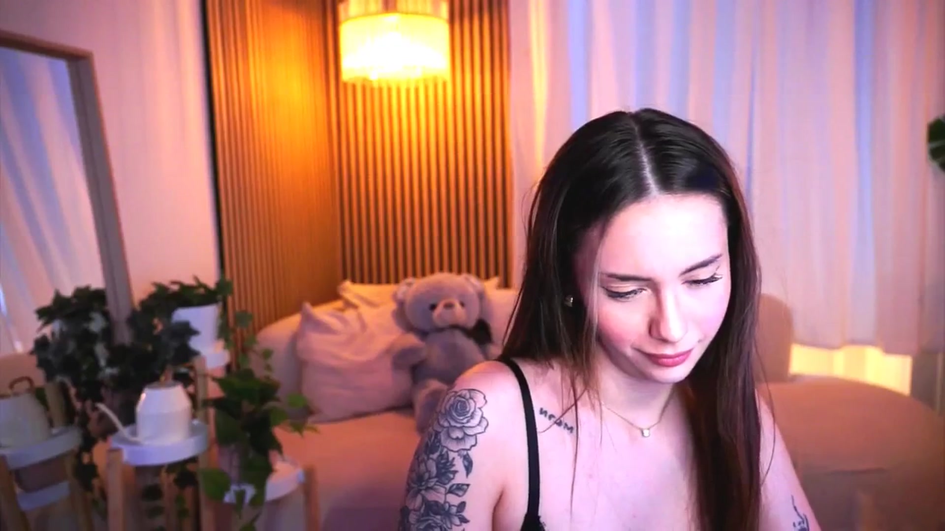 Gallery image thumbnail from Naomii18's myfreecams stream on, 03/27/2025, 16:02 image 18 of 20