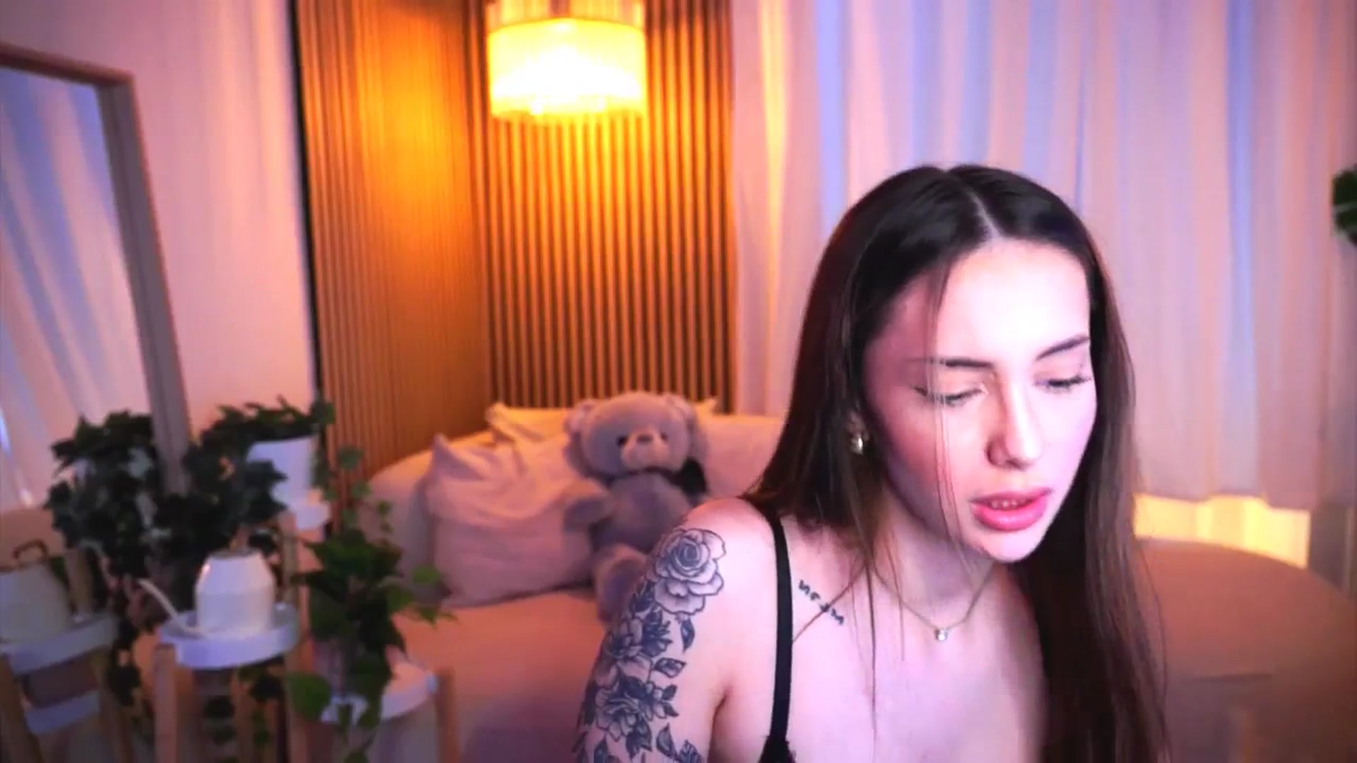 Gallery image thumbnail from Naomii18's myfreecams stream on, 03/27/2025, 16:02 image 19 of 20
