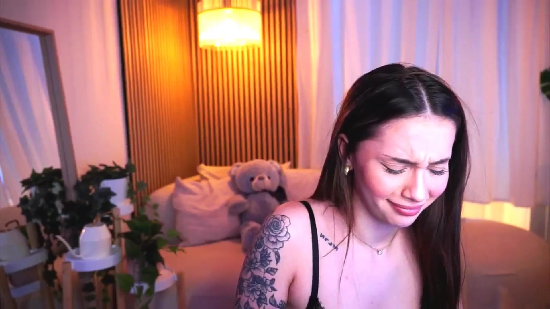 Gallery image thumbnail from Naomii18's myfreecams stream on, 03/27/2025, 16:02 image 17 of 20