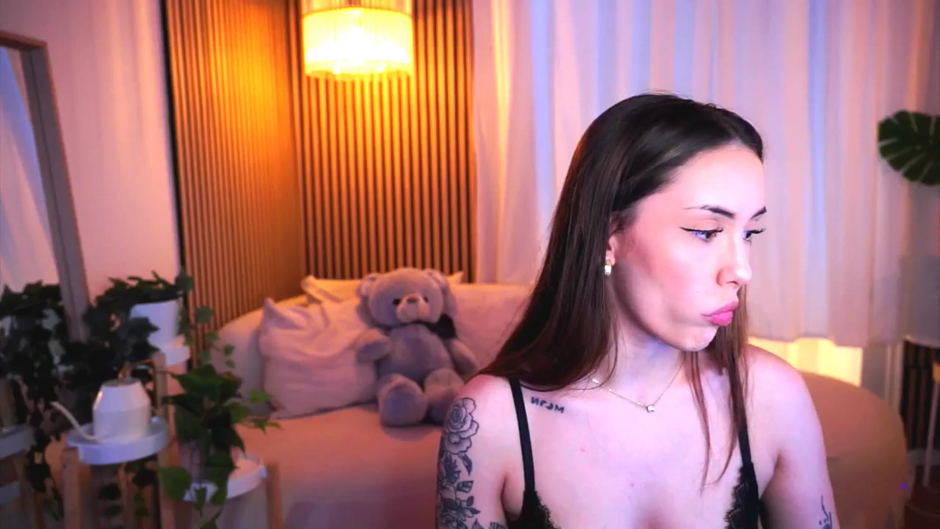 Gallery image thumbnail from Naomii18's myfreecams stream on, 03/27/2025, 16:02 image 2 of 20