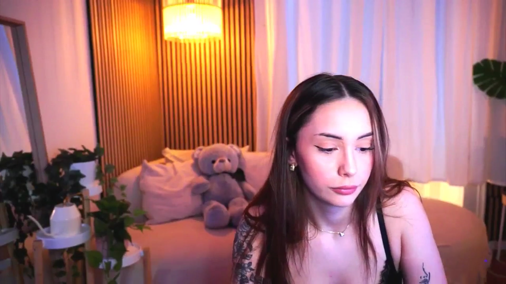 Gallery image thumbnail from Naomii18's myfreecams stream on, 03/27/2025, 16:02 image 8 of 20