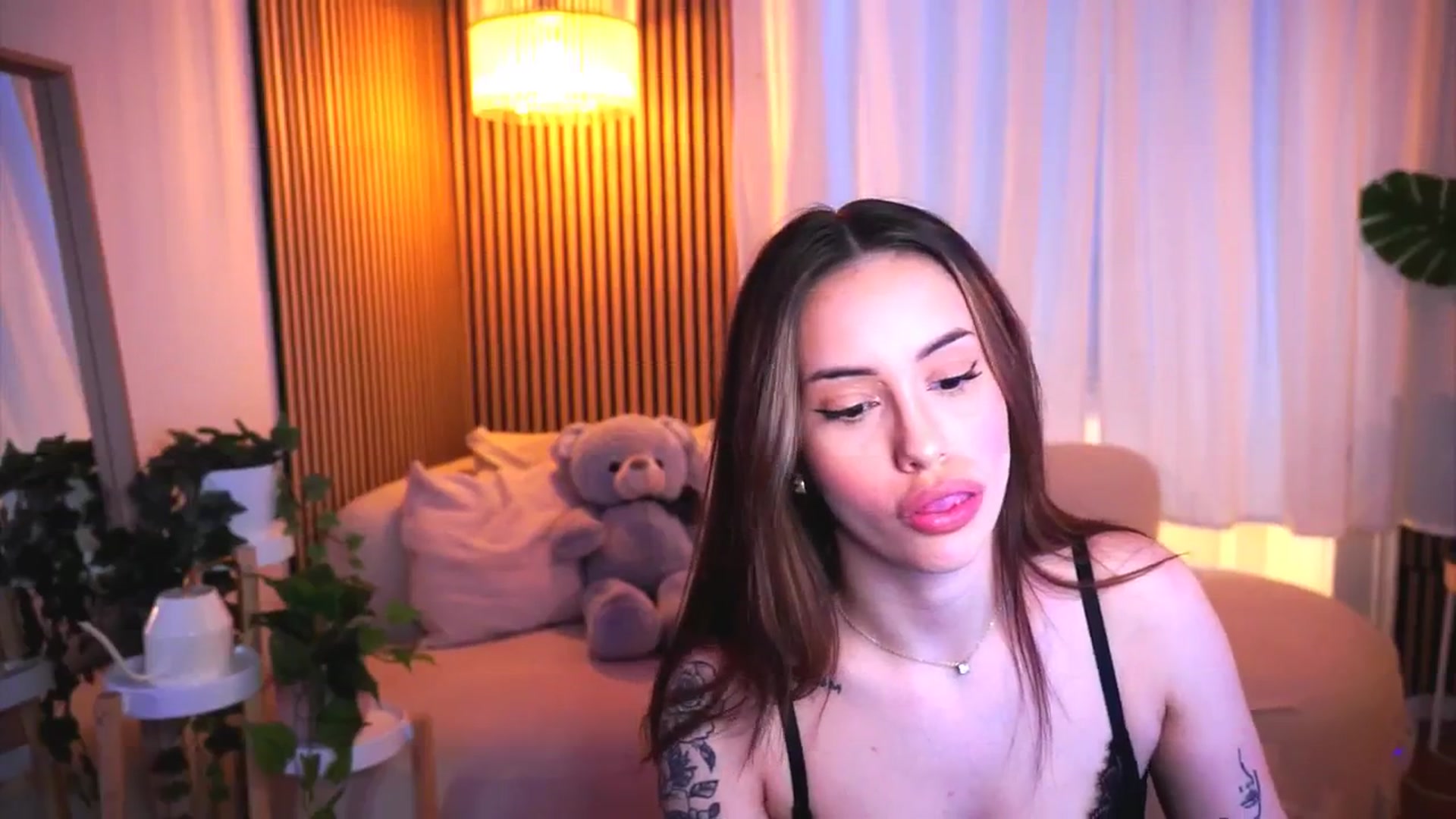 Gallery image thumbnail from Naomii18's myfreecams stream on, 03/27/2025, 16:02 image 6 of 20