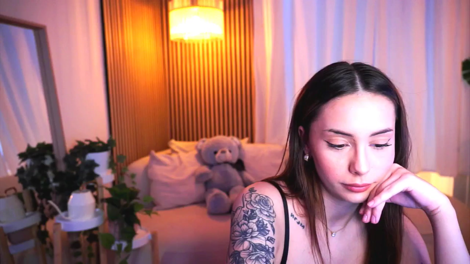 Gallery image thumbnail from Naomii18's myfreecams stream on, 03/27/2025, 16:02 image 20 of 20