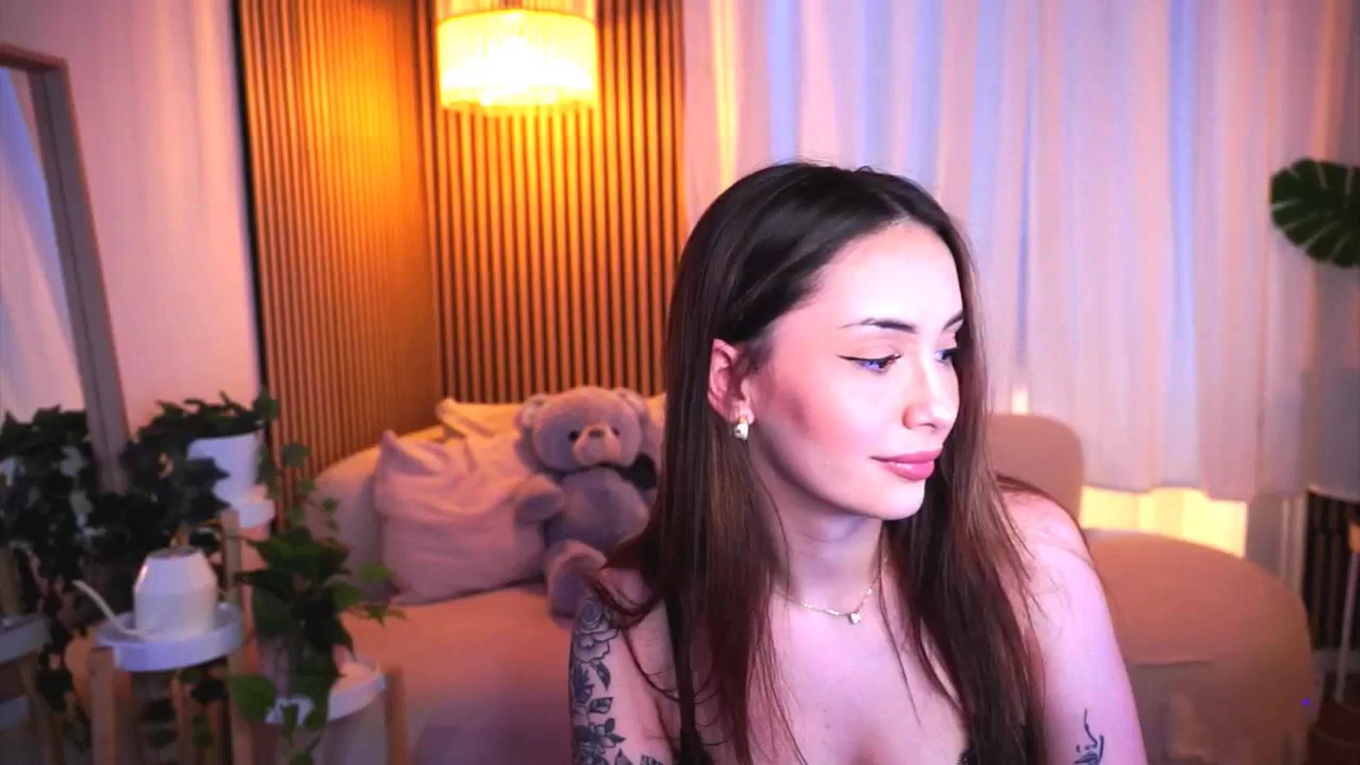 Gallery image thumbnail from Naomii18's myfreecams stream on, 03/27/2025, 16:02 image 1 of 20
