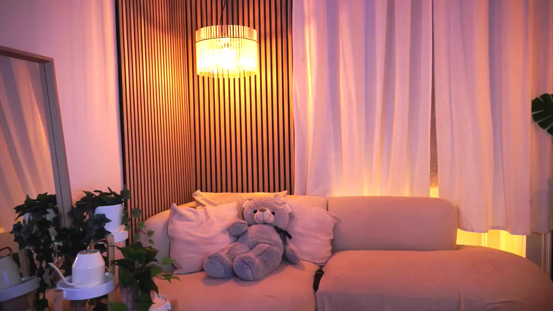 Gallery image thumbnail from Naomii18's myfreecams stream on, 03/27/2025, 18:29 image 13 of 20