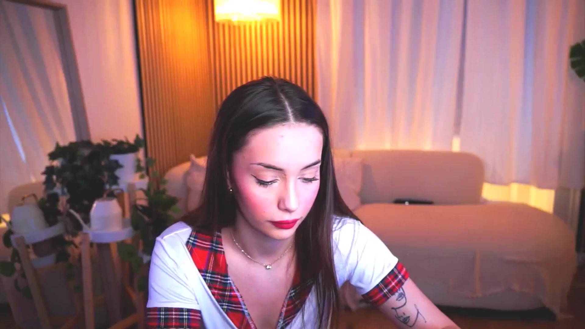 Gallery image thumbnail from Naomii18's myfreecams stream on, 03/31/2025, 13:22 image 11 of 20