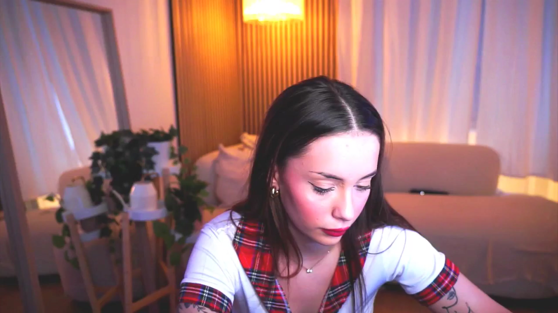Gallery image thumbnail from Naomii18's myfreecams stream on, 03/31/2025, 13:22 image 16 of 20