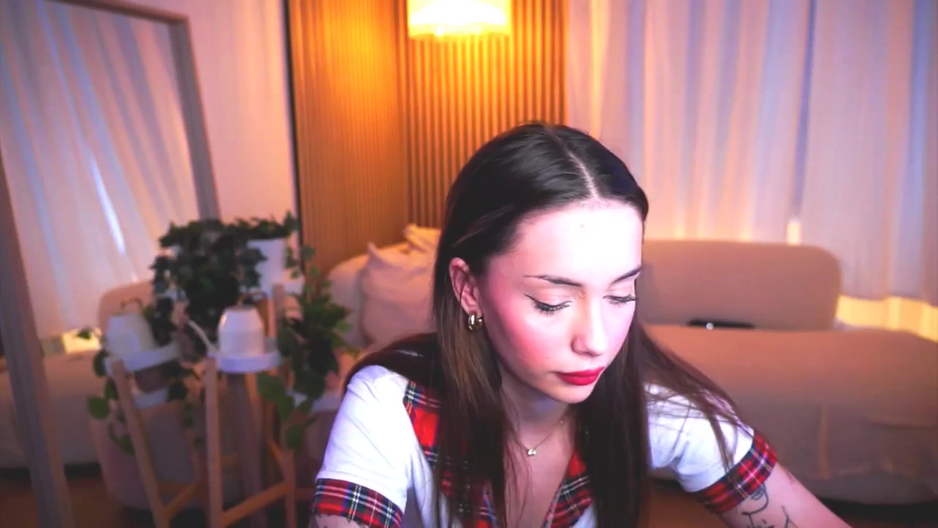 Gallery image thumbnail from Naomii18's myfreecams stream on, 03/31/2025, 13:22 image 15 of 20