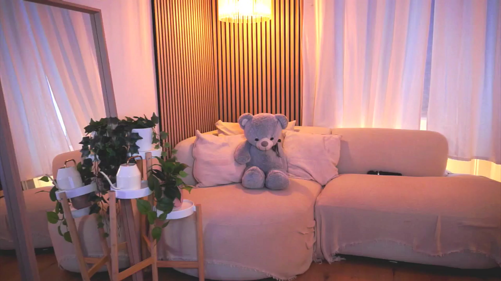Gallery image thumbnail from Naomii18's myfreecams stream on, 03/31/2025, 13:22 image 18 of 20