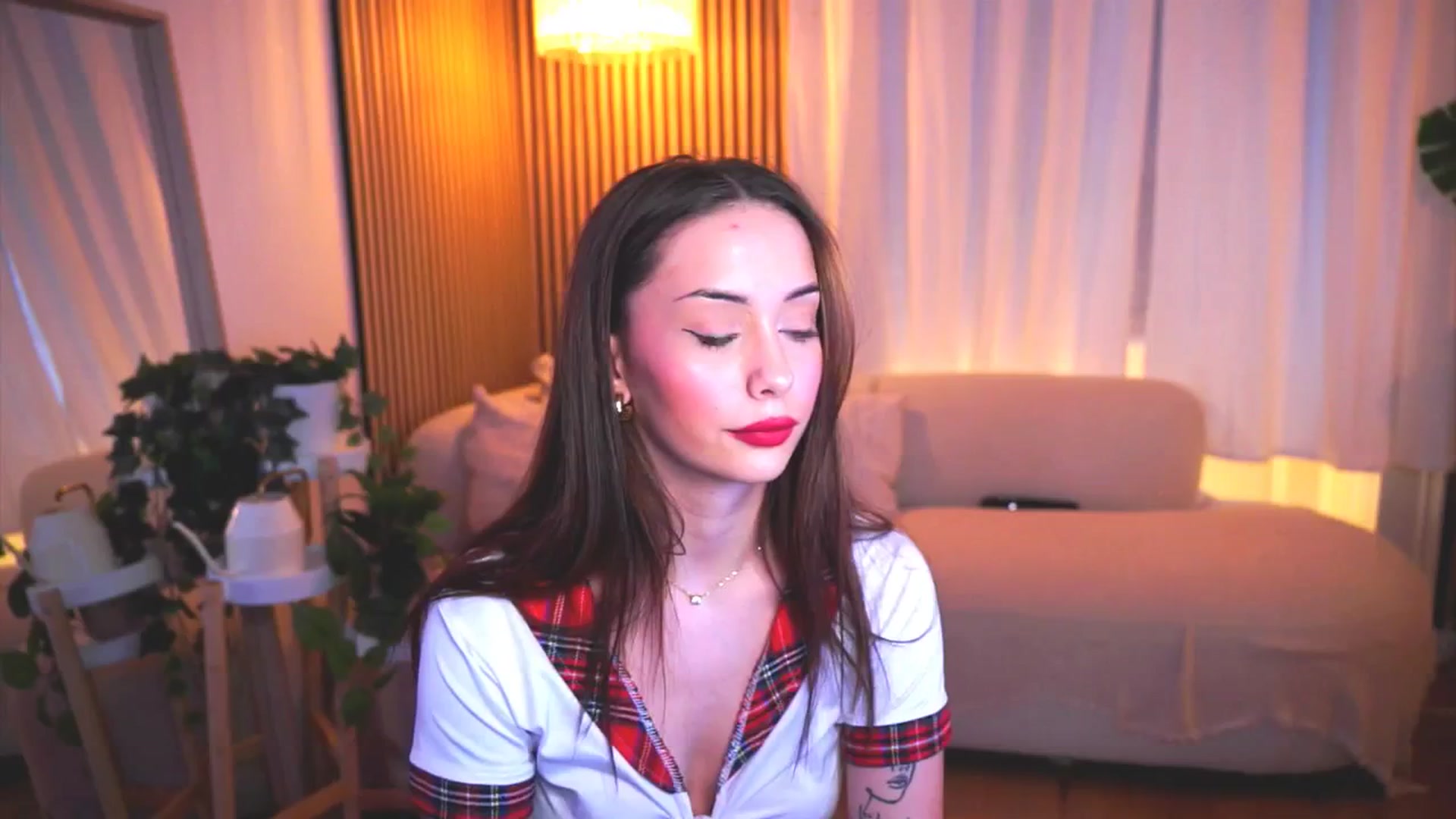 Gallery image thumbnail from Naomii18's myfreecams stream on, 03/31/2025, 13:22 image 10 of 20