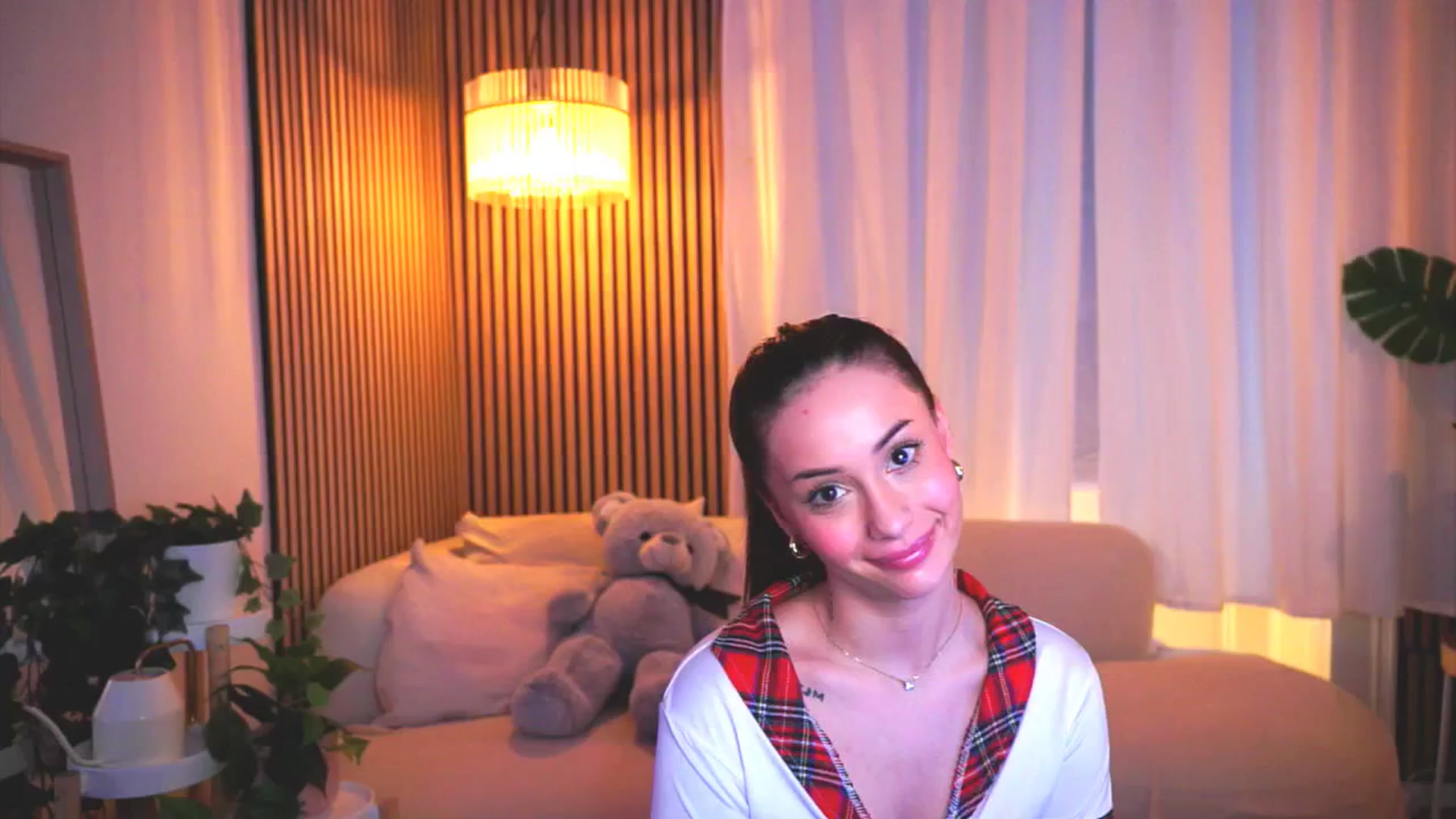 Gallery image thumbnail from Naomii18's myfreecams stream on, 03/31/2025, 15:01 image 17 of 20