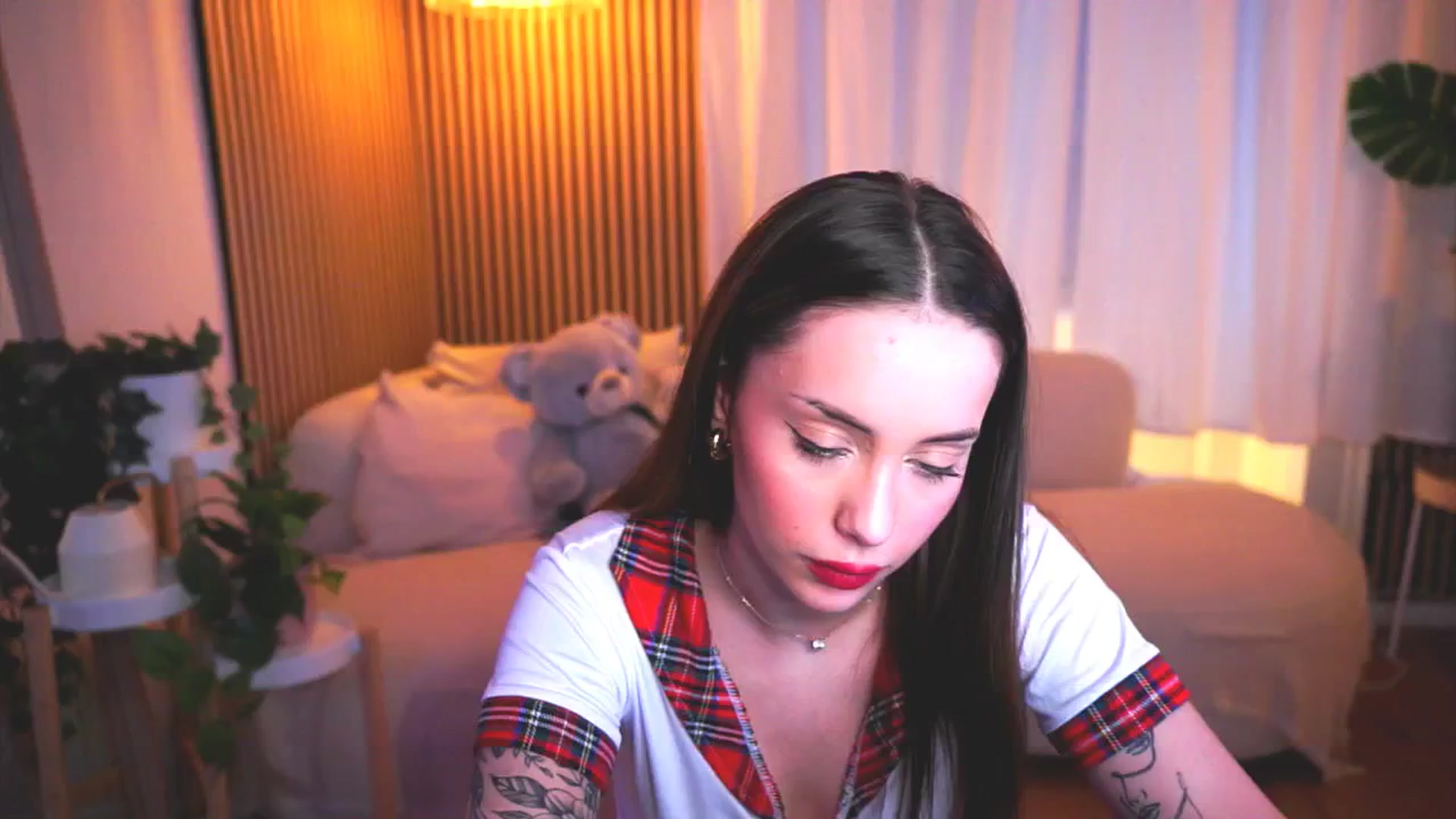 Gallery image thumbnail from Naomii18's myfreecams stream on, 03/31/2025, 15:01 image 1 of 20
