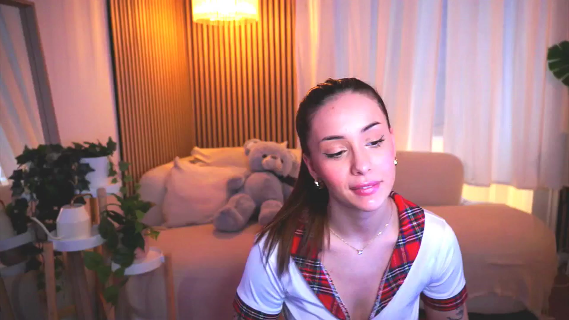 Gallery image thumbnail from Naomii18's myfreecams stream on, 03/31/2025, 15:01 image 15 of 20
