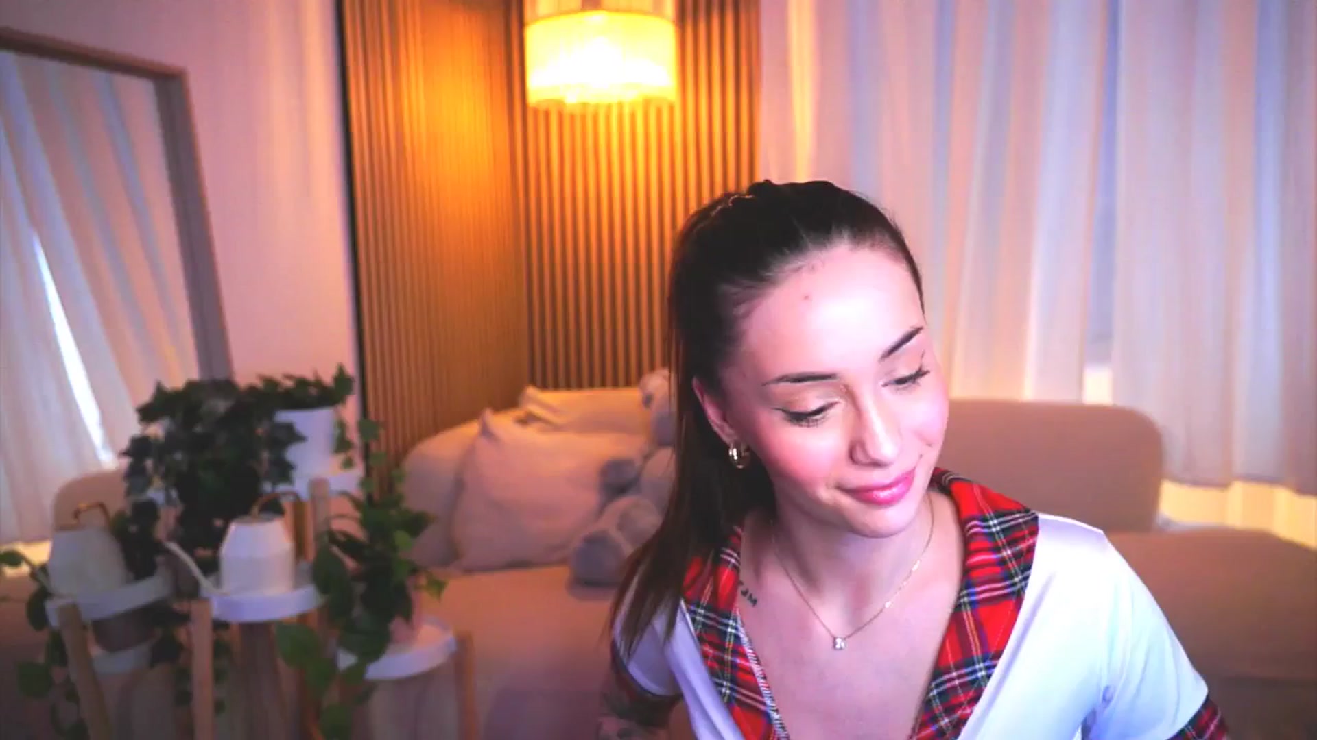 Gallery image thumbnail from Naomii18's myfreecams stream on, 03/31/2025, 15:01 image 14 of 20