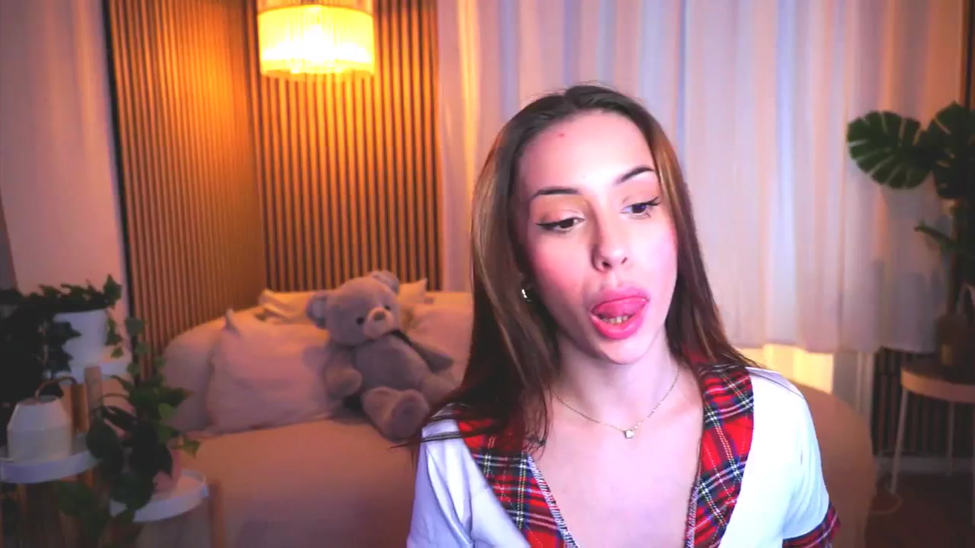 Gallery image thumbnail from Naomii18's myfreecams stream on, 03/31/2025, 15:01 image 6 of 20