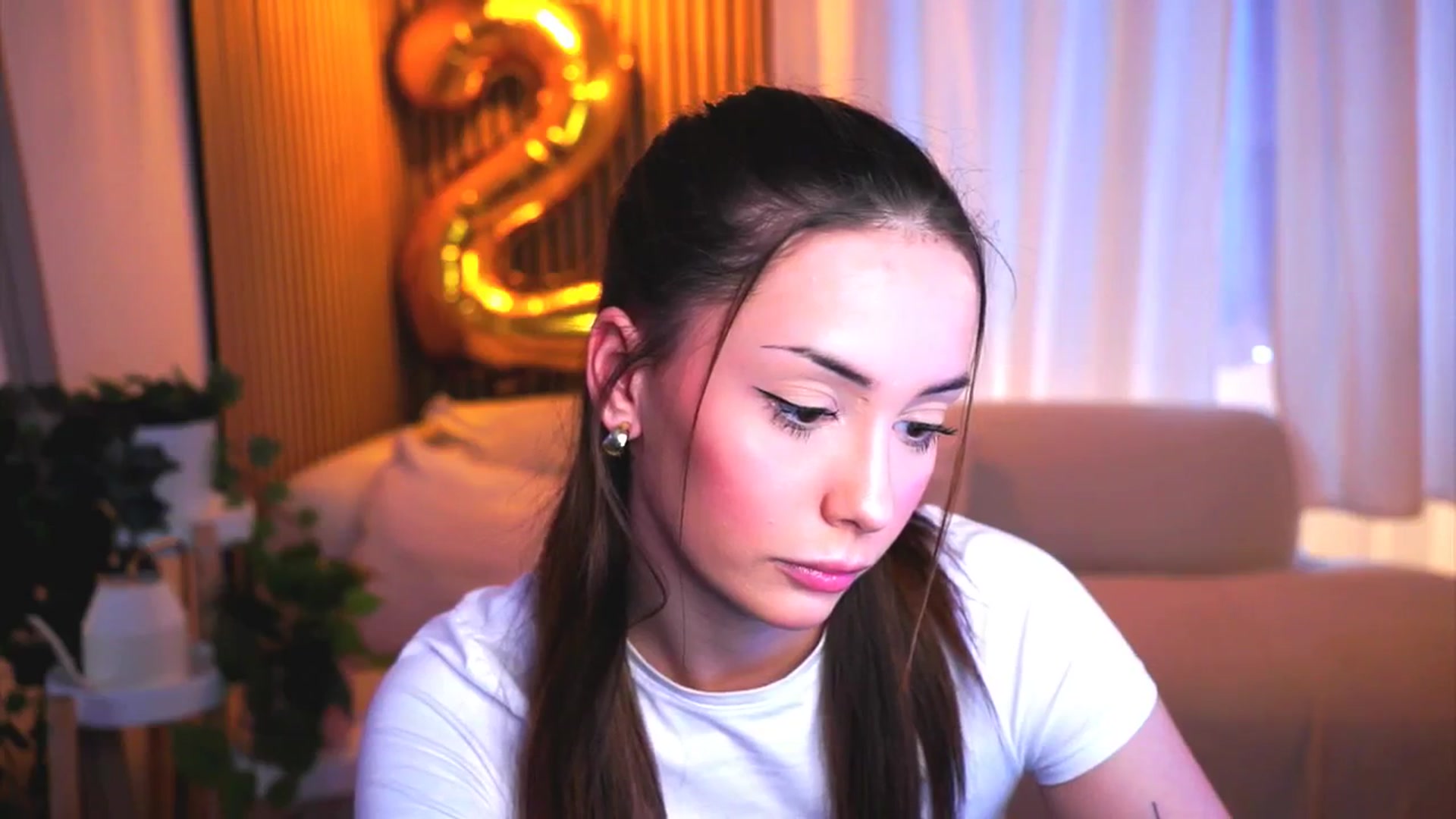 Gallery image thumbnail from Naomii18's myfreecams stream on, 04/02/2025, 14:29 image 14 of 20