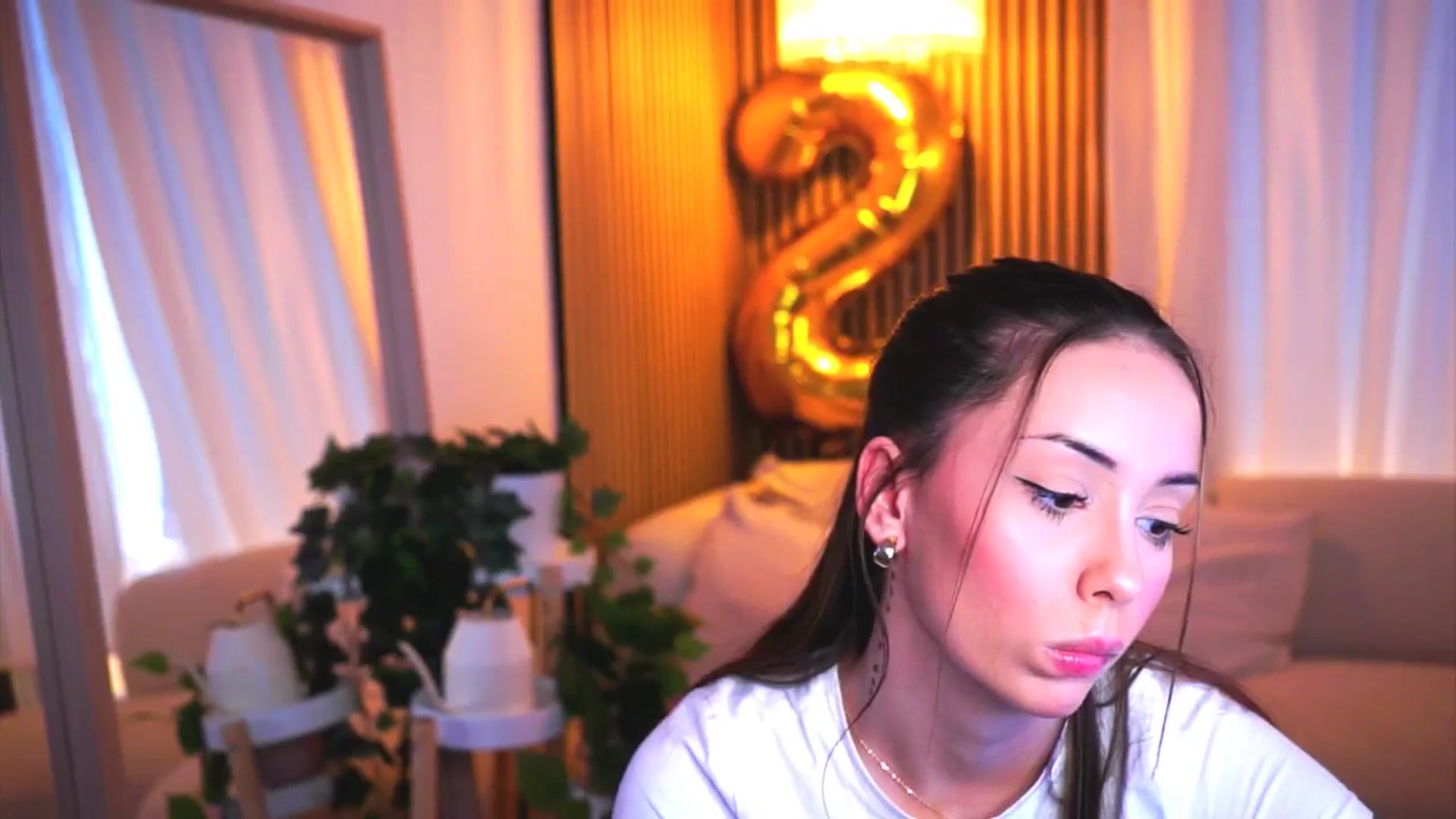 Gallery image thumbnail from Naomii18's myfreecams stream on, 04/02/2025, 14:29 image 17 of 20