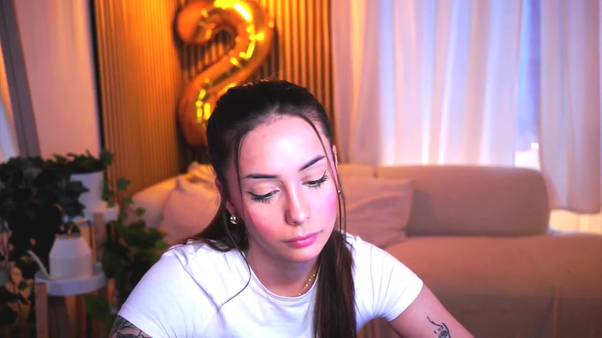 Gallery image thumbnail from Naomii18's myfreecams stream on, 04/02/2025, 14:29 image 15 of 20