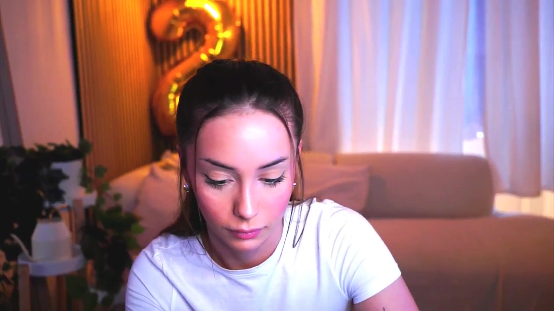 Gallery image thumbnail from Naomii18's myfreecams stream on, 04/02/2025, 14:29 image 13 of 20