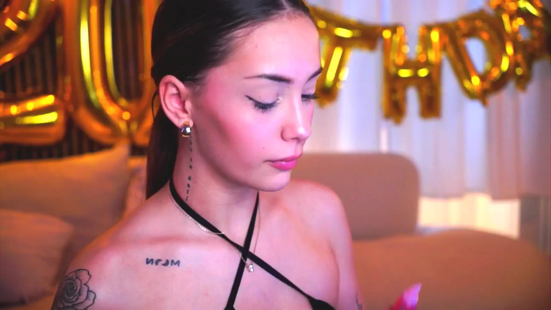 Gallery image thumbnail from Naomii18's myfreecams stream on, 04/03/2025, 13:45 image 18 of 20
