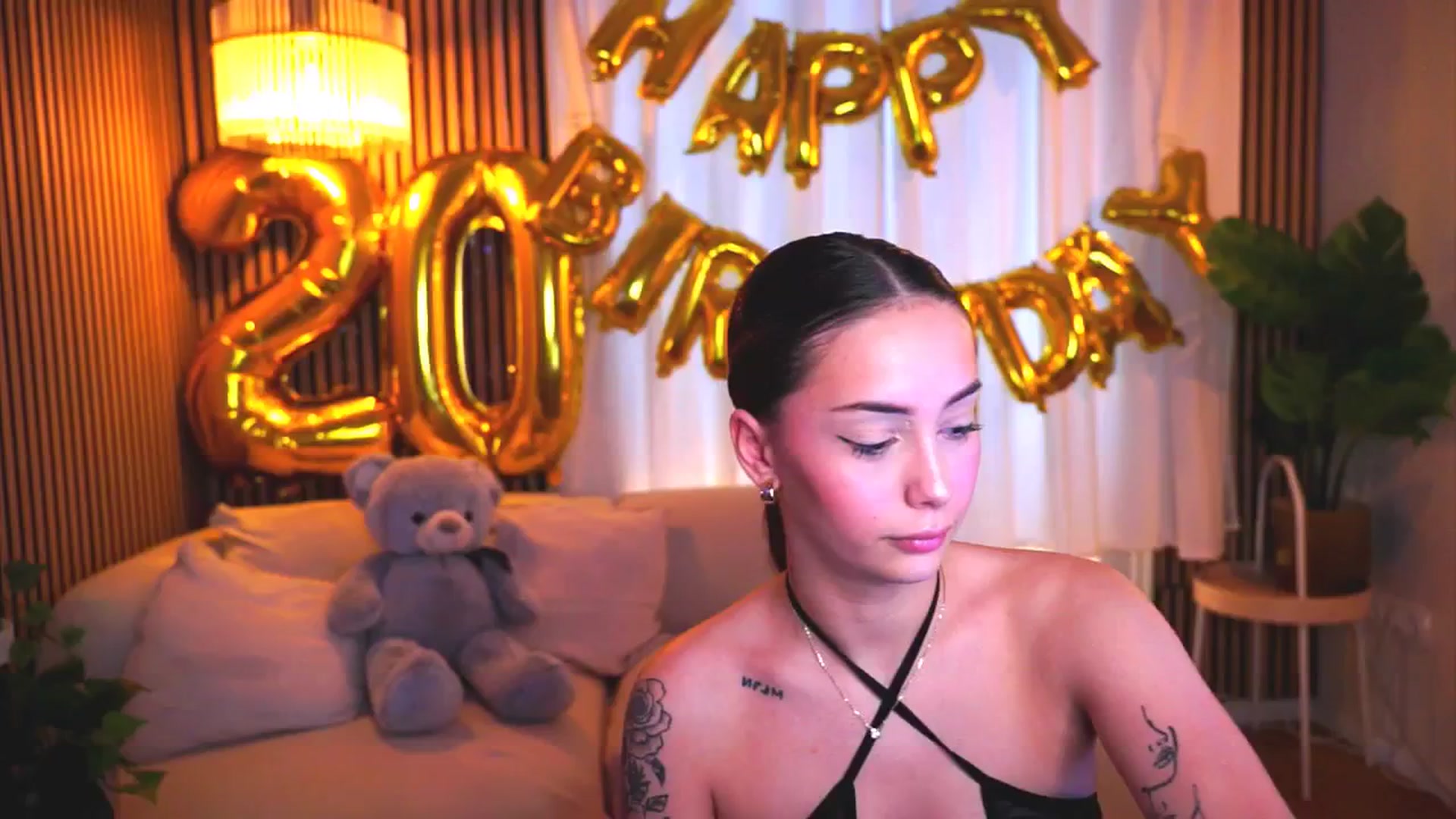 Gallery image thumbnail from Naomii18's myfreecams stream on, 04/03/2025, 13:45 image 4 of 20