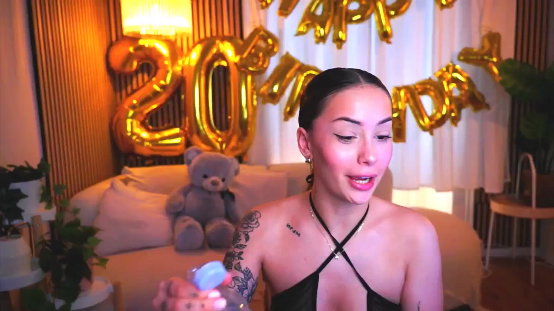 Gallery image thumbnail from Naomii18's myfreecams stream on, 04/03/2025, 13:45 image 13 of 20