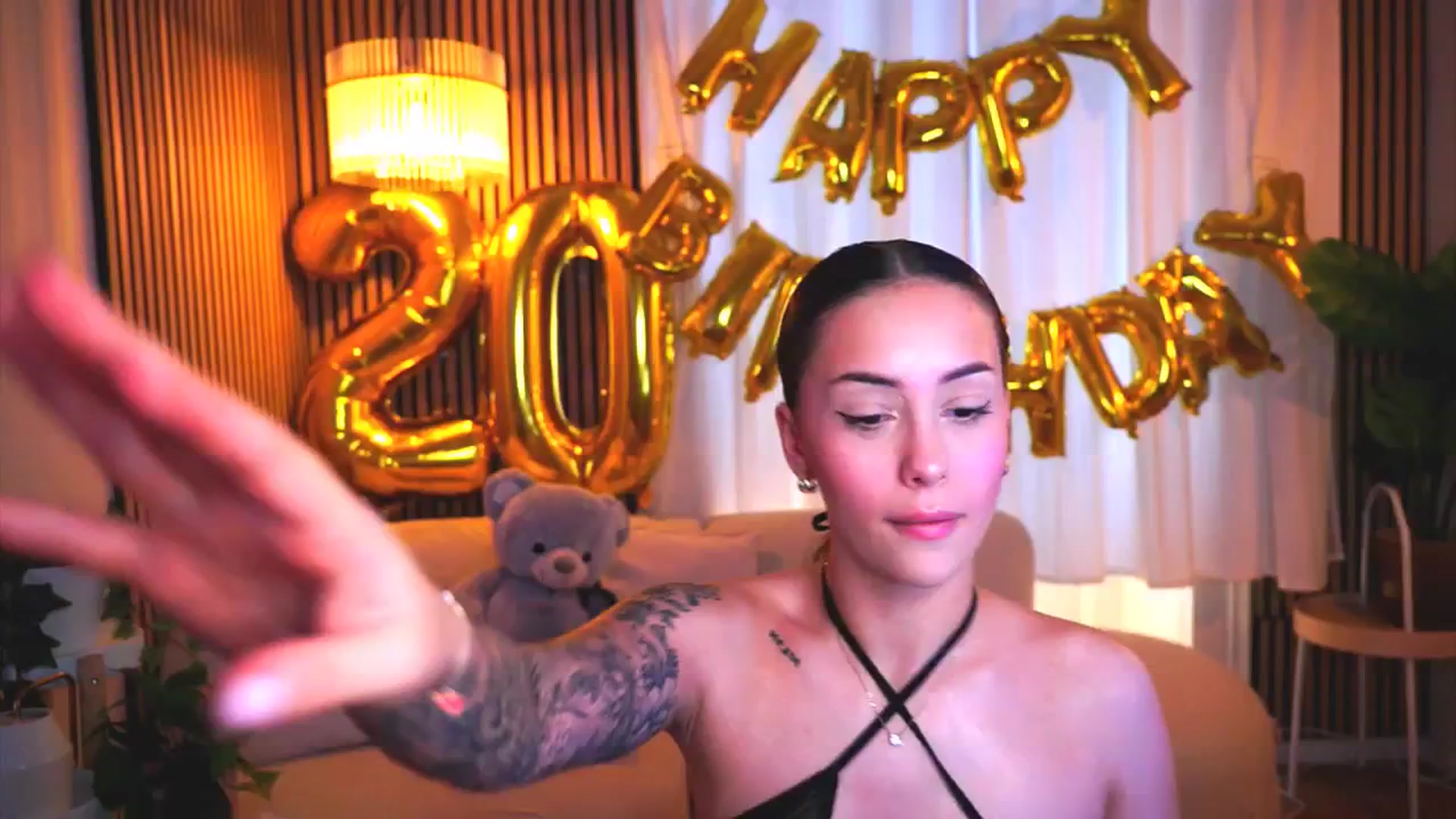 Gallery image thumbnail from Naomii18's myfreecams stream on, 04/03/2025, 13:45 image 12 of 20