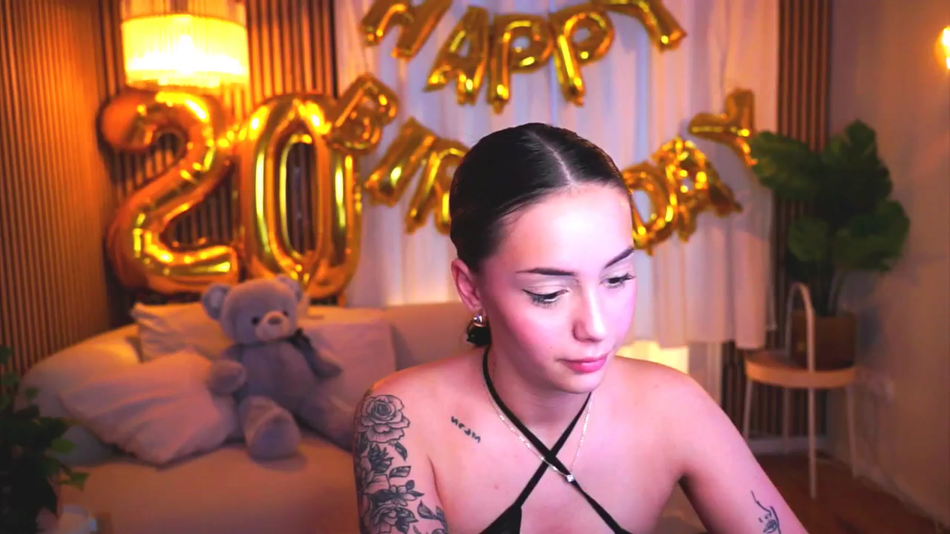 Gallery image thumbnail from Naomii18's myfreecams stream on, 04/03/2025, 16:50 image 4 of 20