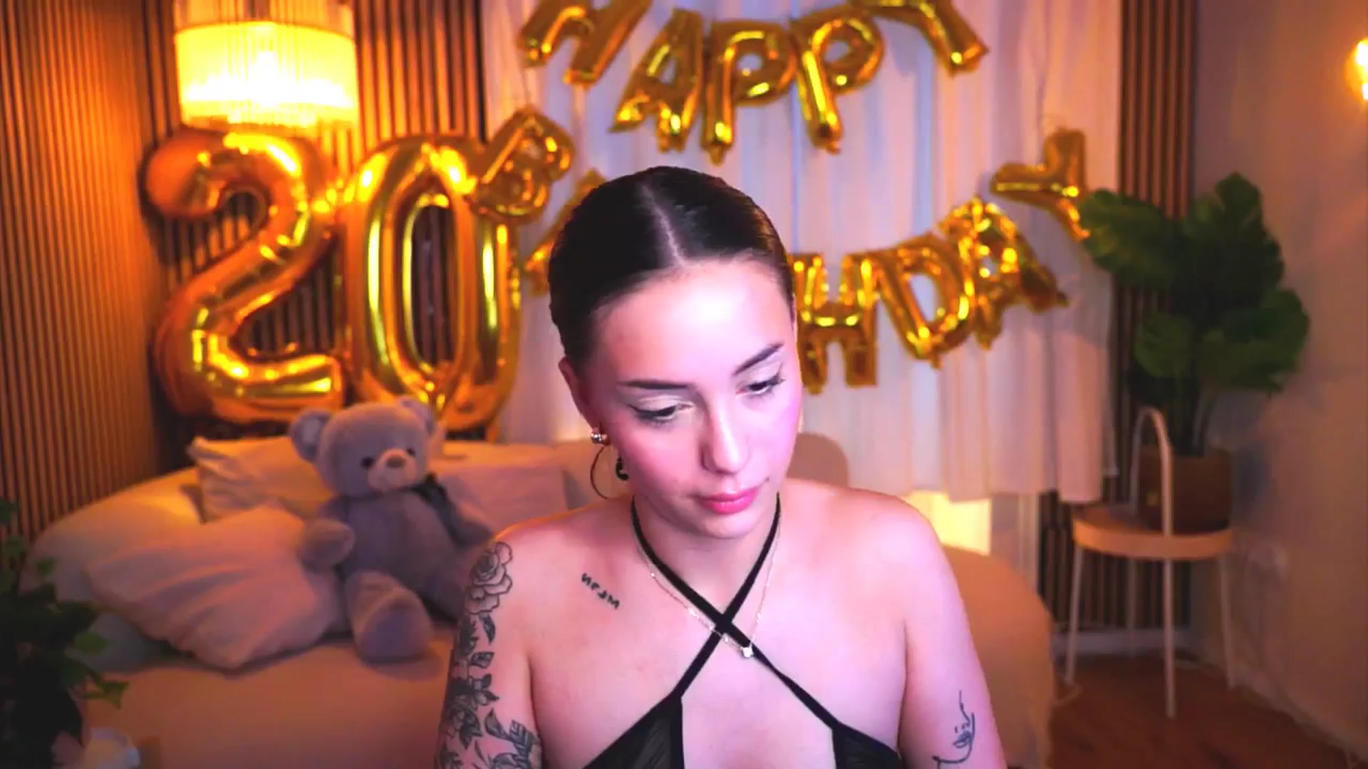 Gallery image thumbnail from Naomii18's myfreecams stream on, 04/03/2025, 16:50 image 5 of 20