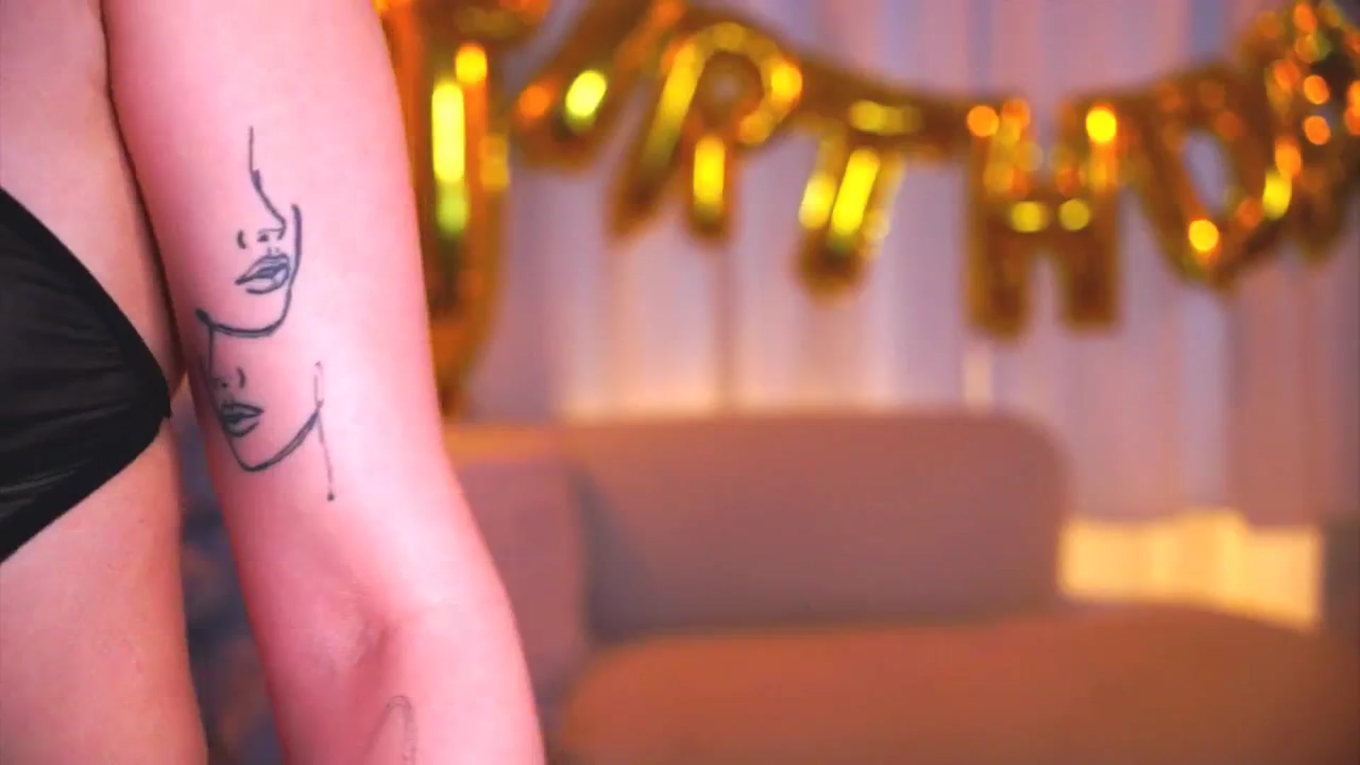 Gallery image thumbnail from Naomii18's myfreecams stream on, 04/03/2025, 16:50 image 10 of 20
