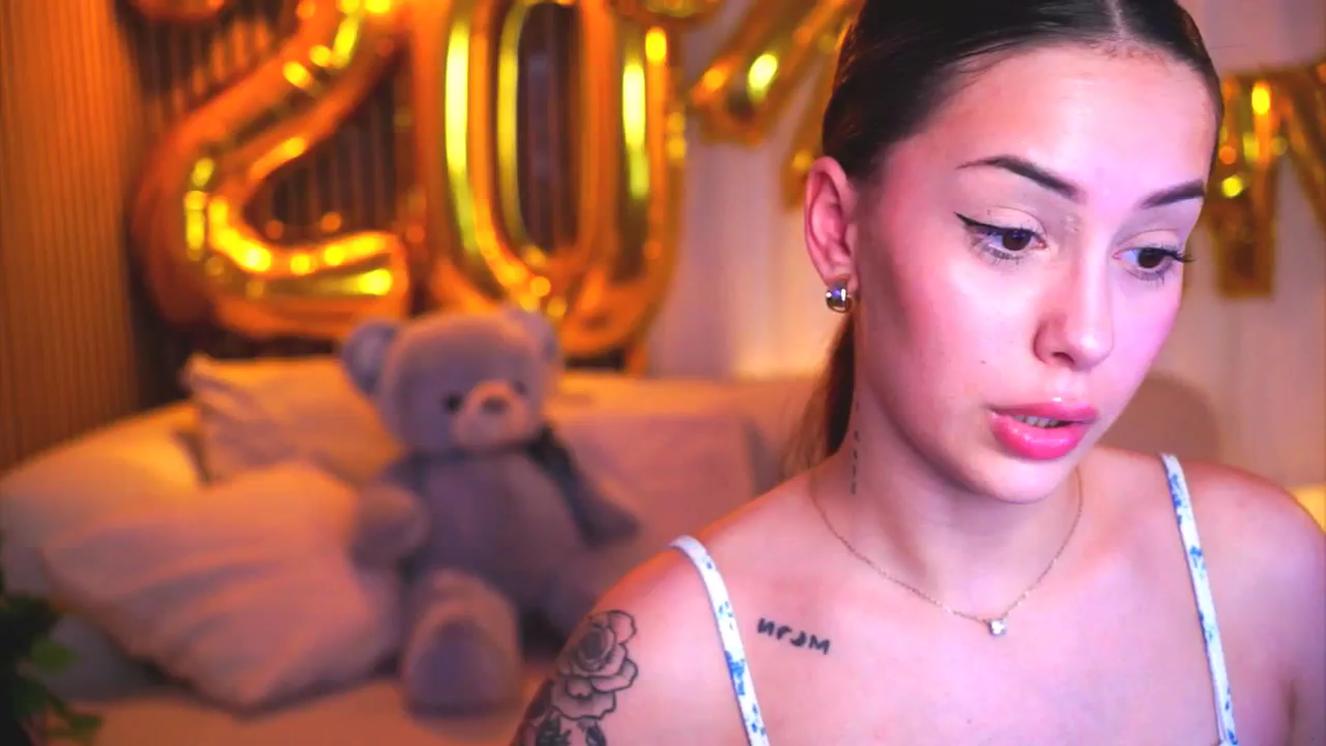 Gallery image thumbnail from Naomii18's myfreecams stream on, 04/03/2025, 16:50 image 17 of 20