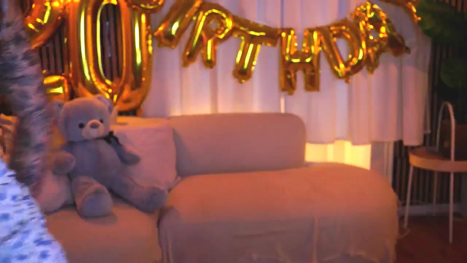 Gallery image thumbnail from Naomii18's myfreecams stream on, 04/03/2025, 16:50 image 14 of 20