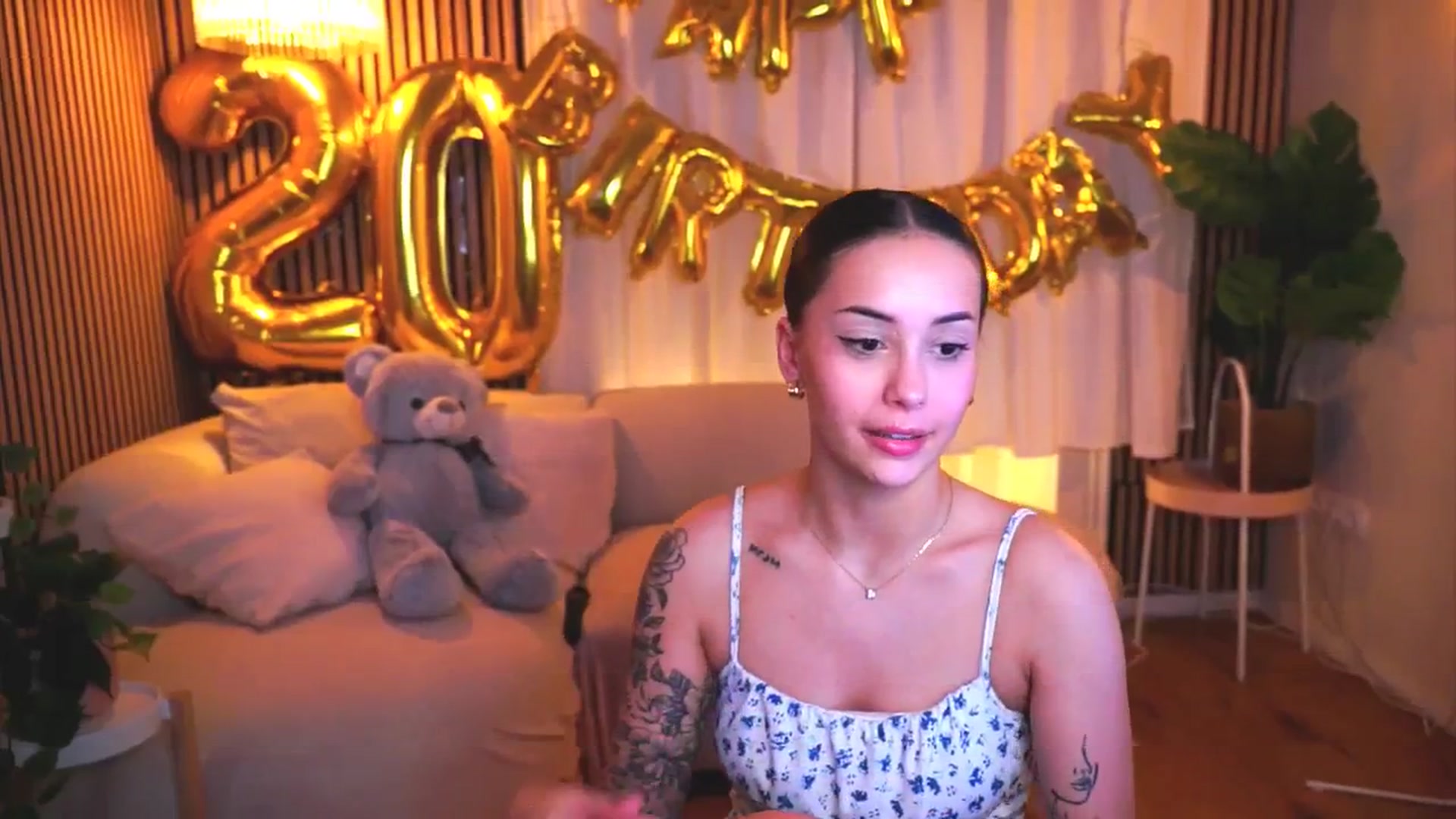 Gallery image thumbnail from Naomii18's myfreecams stream on, 04/03/2025, 17:38 image 8 of 20