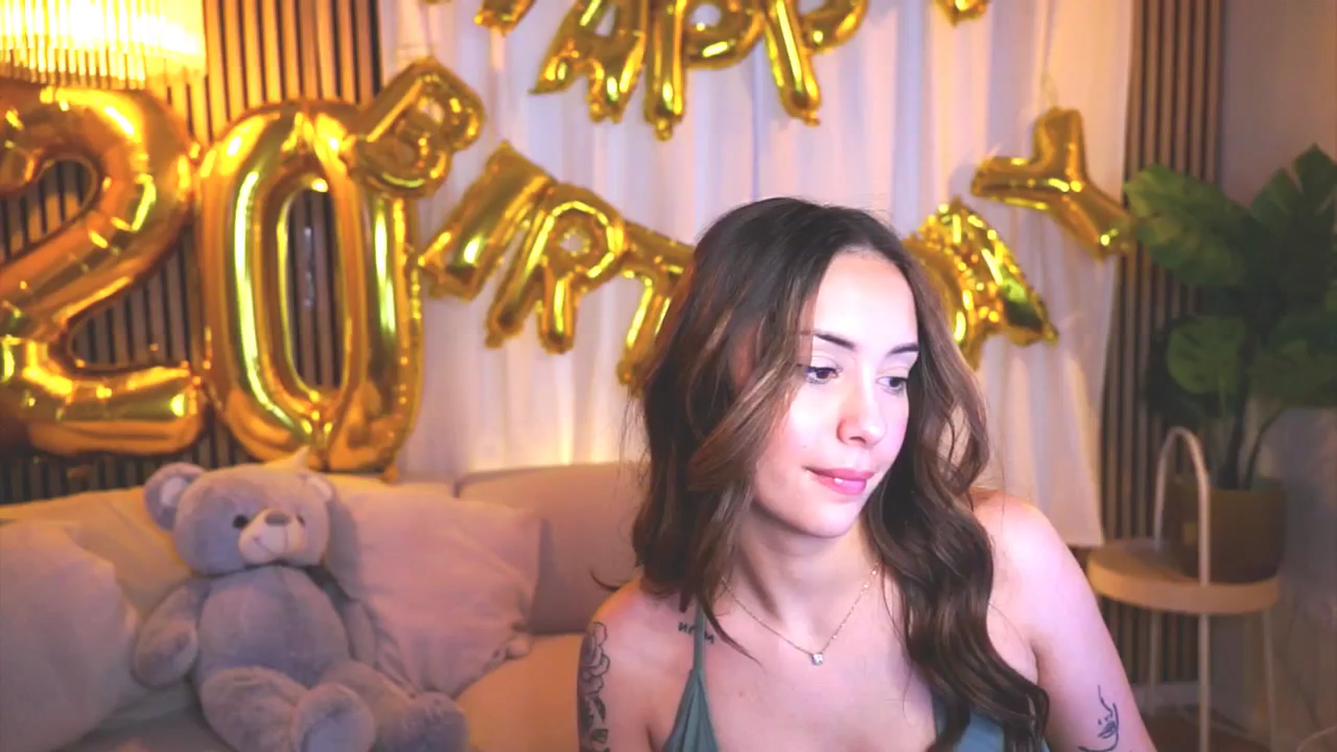 Gallery image thumbnail from Naomii18's myfreecams stream on, 04/04/2025, 15:06 image 19 of 20