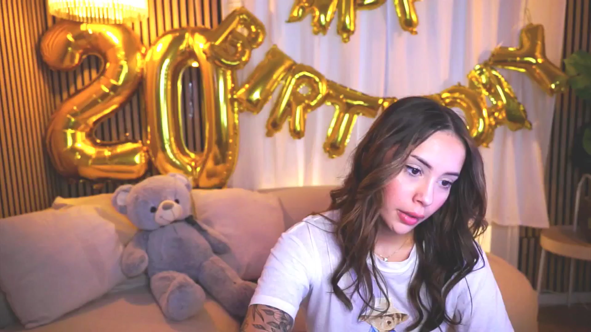 Gallery image thumbnail from Naomii18's myfreecams stream on, 04/04/2025, 15:06 image 4 of 20