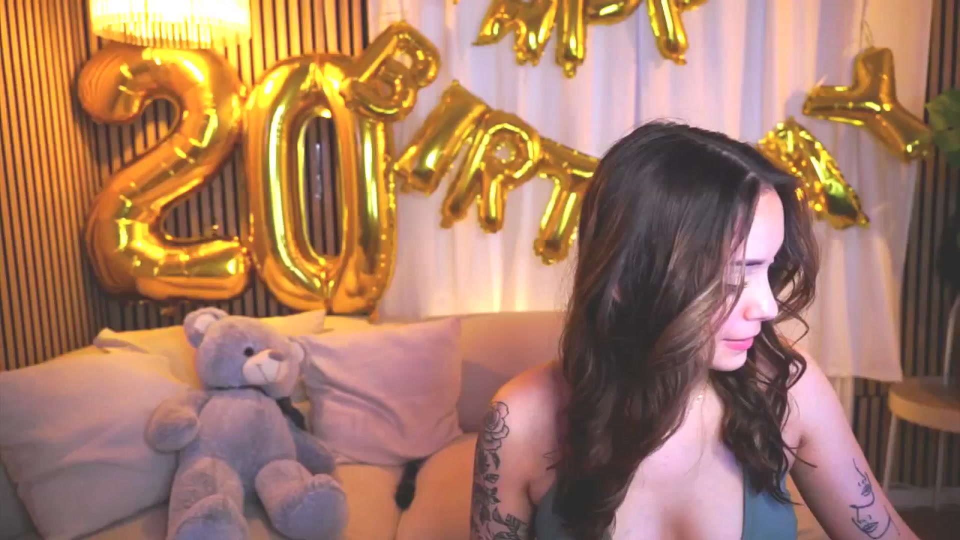 Gallery image thumbnail from Naomii18's myfreecams stream on, 04/04/2025, 15:51 image 1 of 20