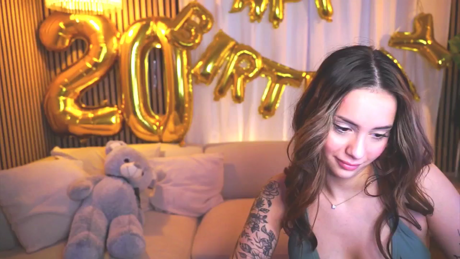 Gallery image thumbnail from Naomii18's myfreecams stream on, 04/04/2025, 15:51 image 7 of 20