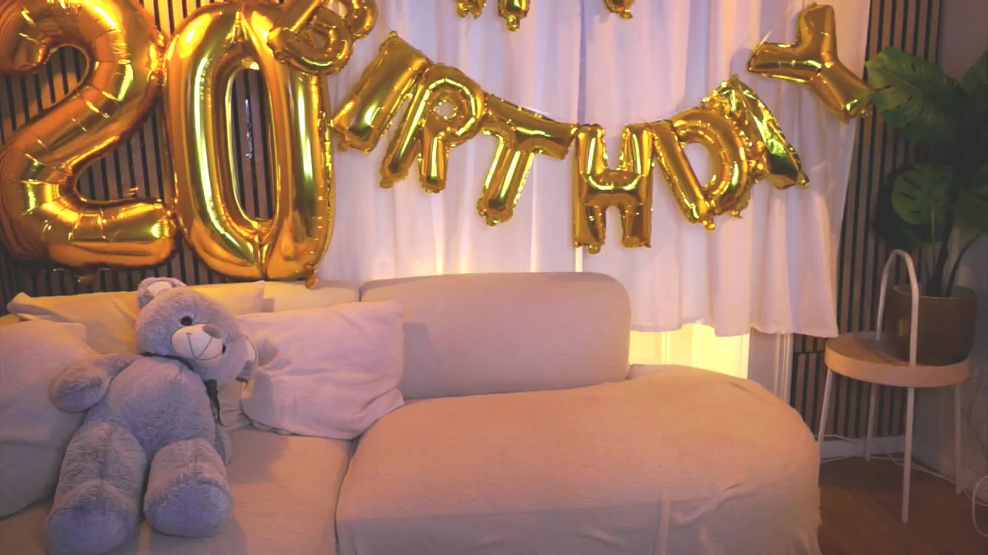 Gallery image thumbnail from Naomii18's myfreecams stream on, 04/04/2025, 15:51 image 11 of 20