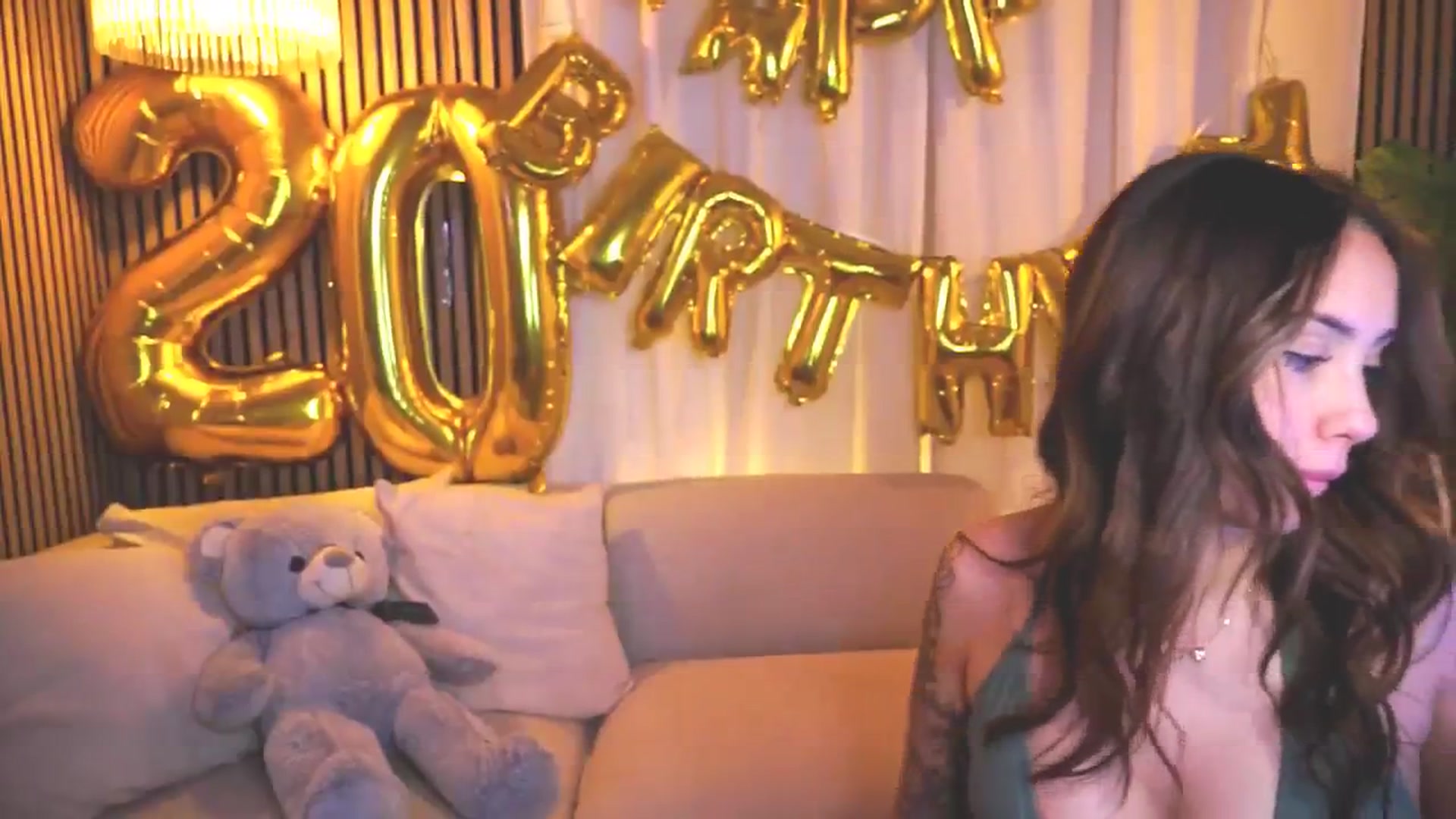 Gallery image thumbnail from Naomii18's myfreecams stream on, 04/04/2025, 17:32 image 18 of 20
