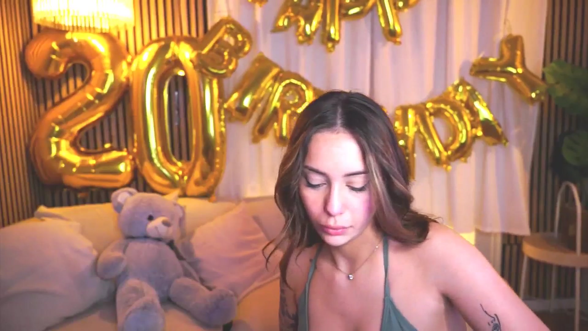 Gallery image thumbnail from Naomii18's myfreecams stream on, 04/04/2025, 17:32 image 8 of 20
