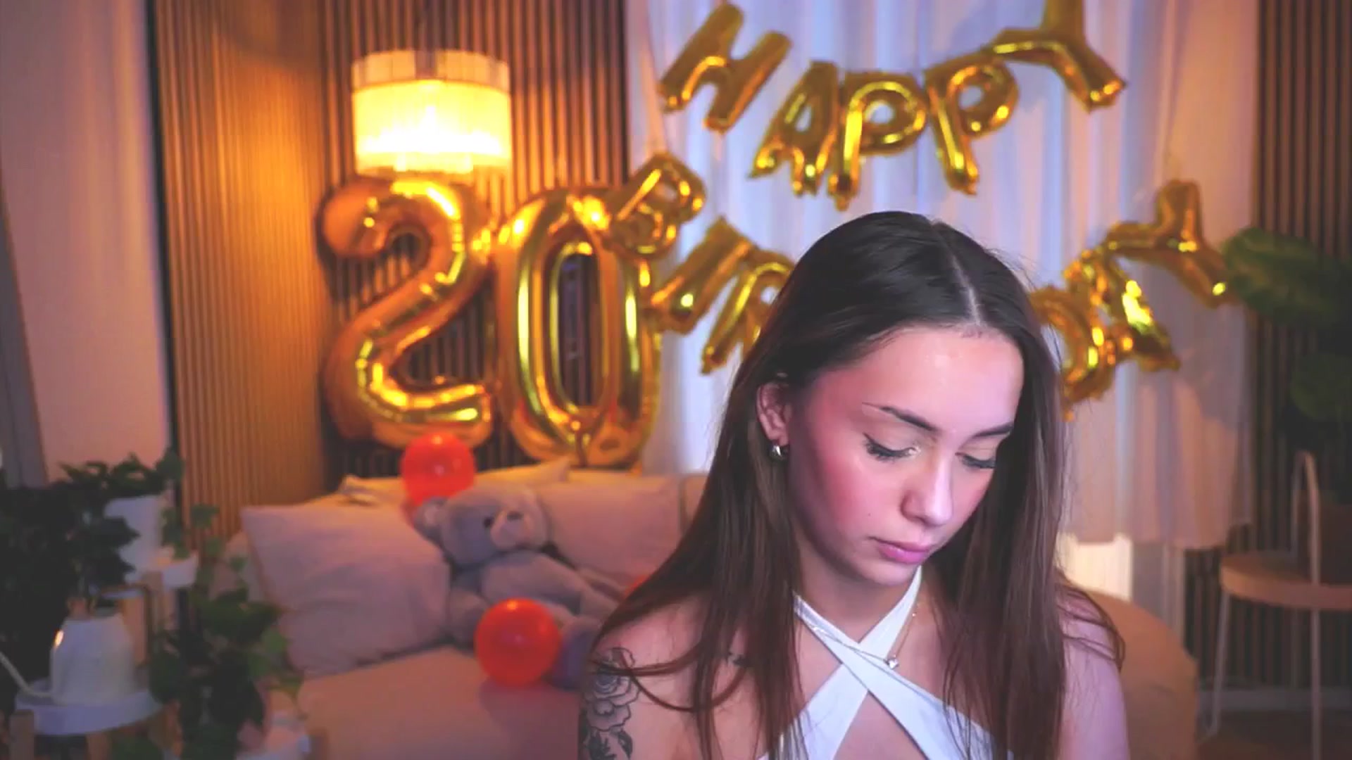 Gallery image thumbnail from Naomii18's myfreecams stream on, 04/05/2025, 14:09 image 15 of 20