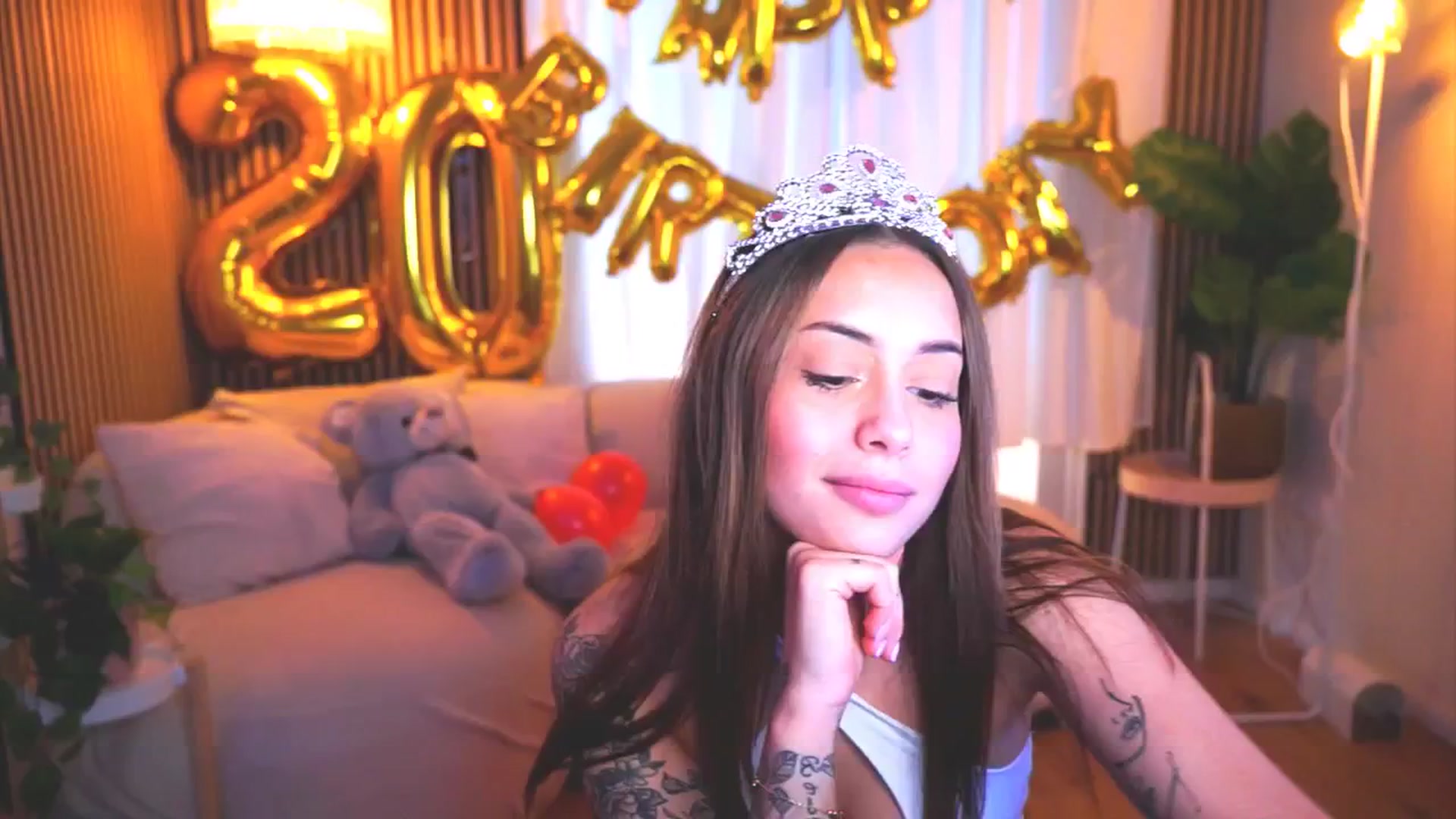 Gallery image thumbnail from Naomii18's myfreecams stream on, 04/05/2025, 14:09 image 7 of 20