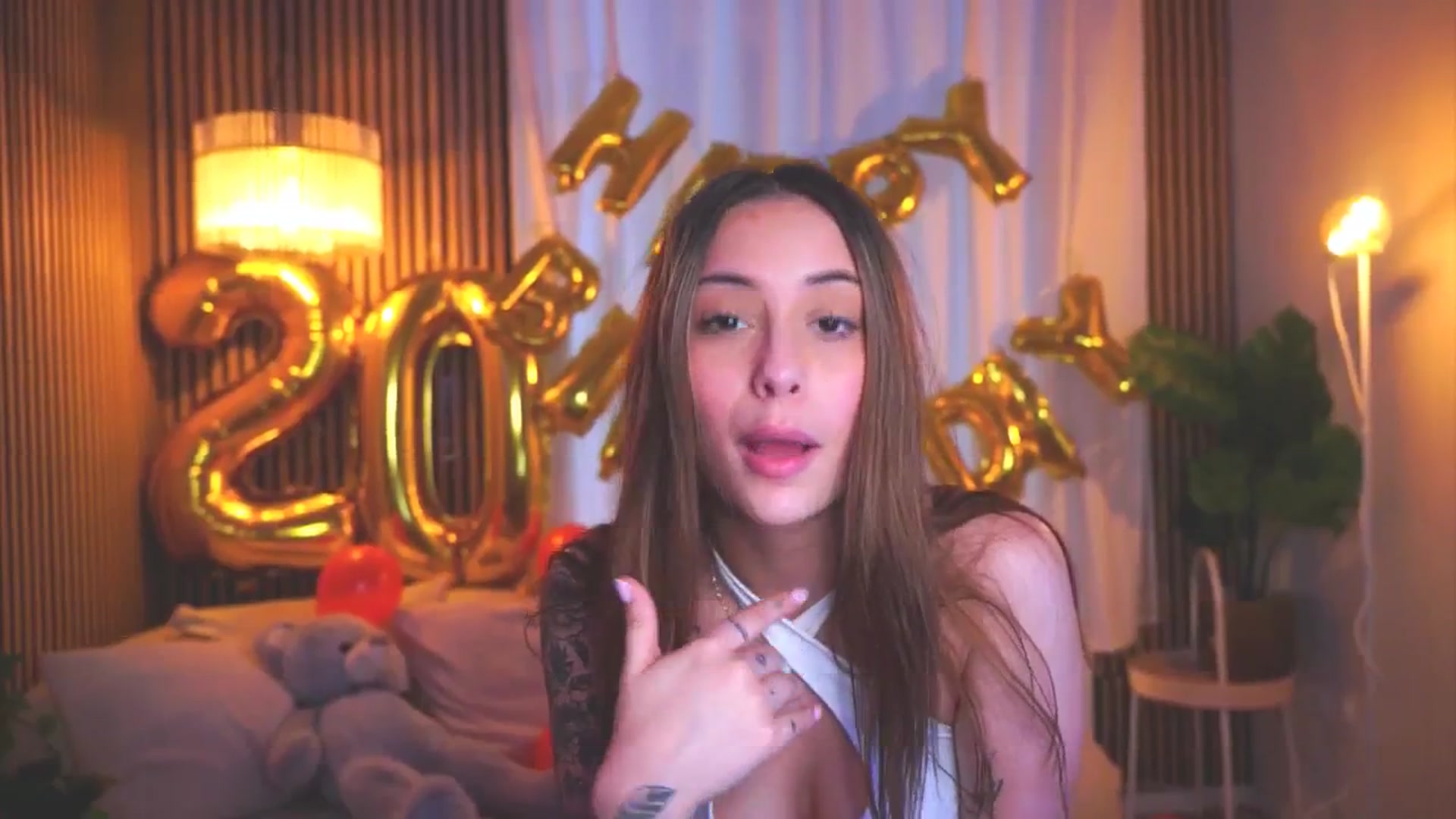Gallery image thumbnail from Naomii18's myfreecams stream on, 04/05/2025, 17:32 image 8 of 20