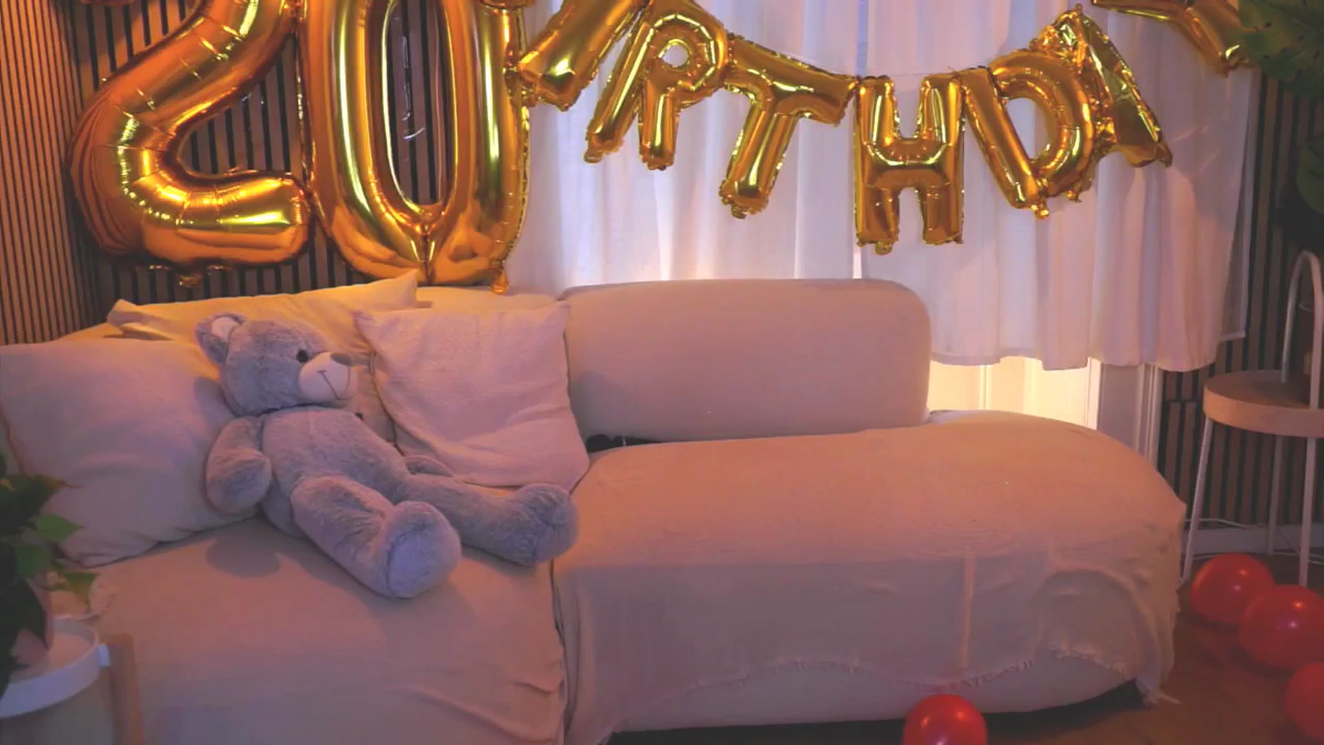 Gallery image thumbnail from Naomii18's myfreecams stream on, 04/05/2025, 17:32 image 11 of 20