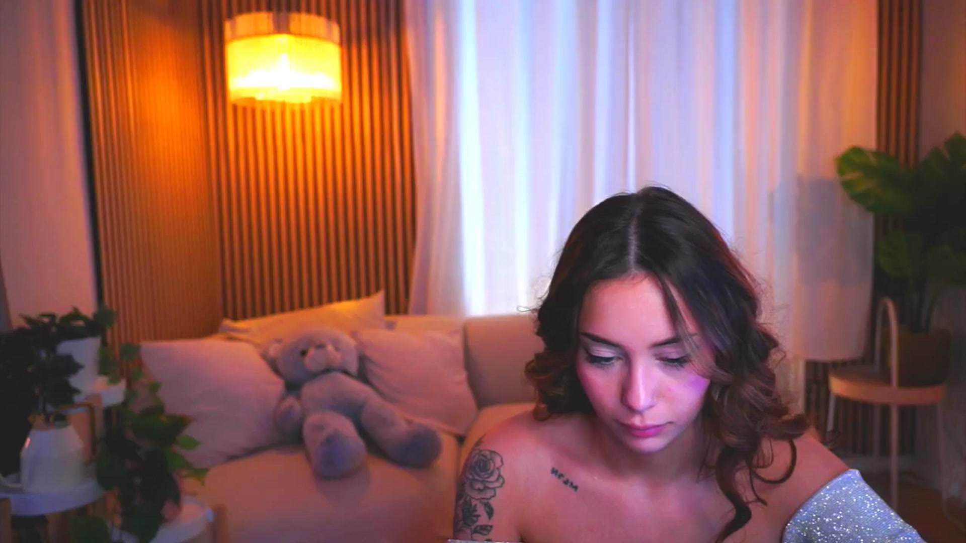Gallery image thumbnail from Naomii18's myfreecams stream on, 04/07/2025, 15:09 image 17 of 20
