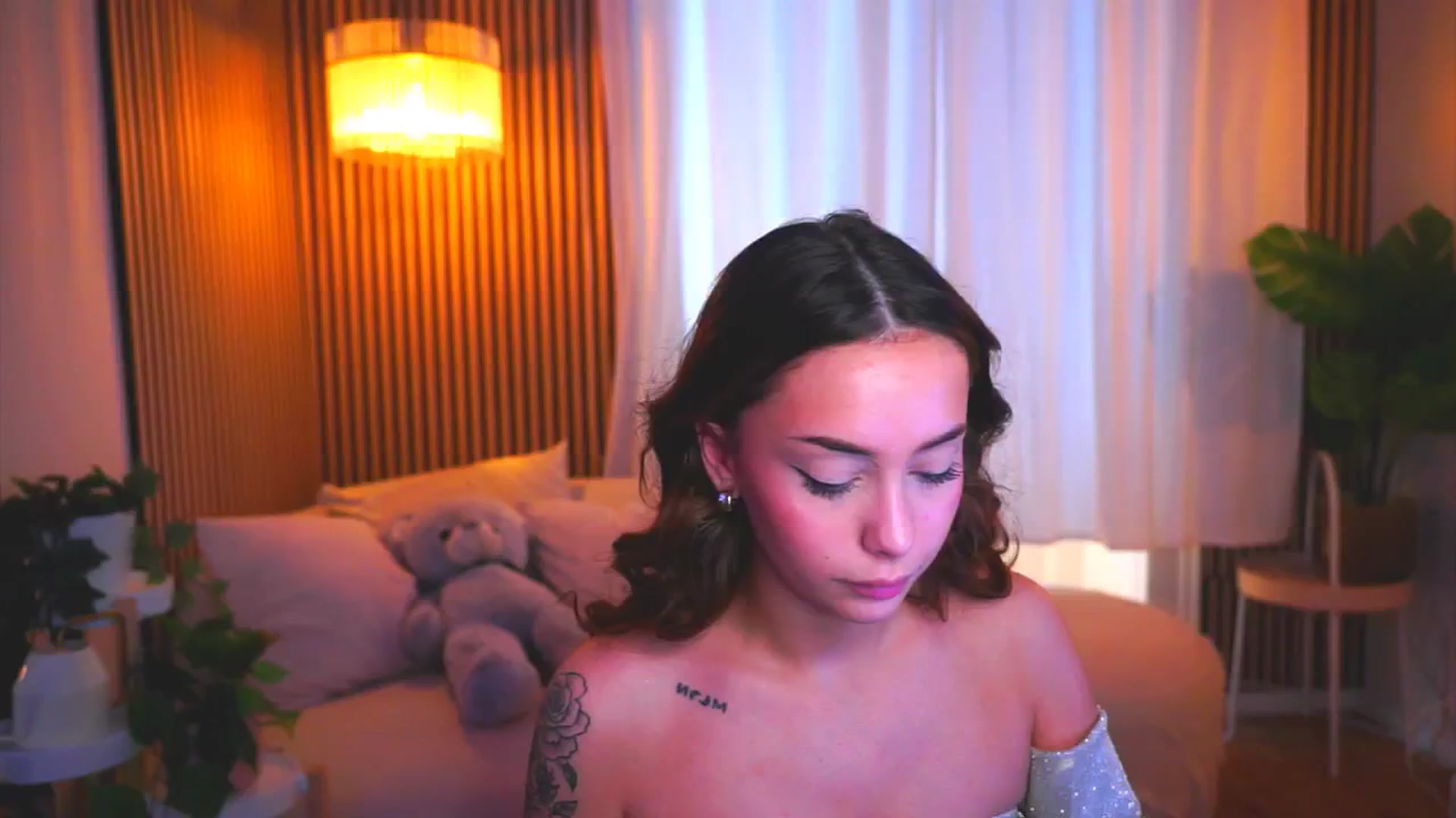 Gallery image thumbnail from Naomii18's myfreecams stream on, 04/07/2025, 15:09 image 15 of 20
