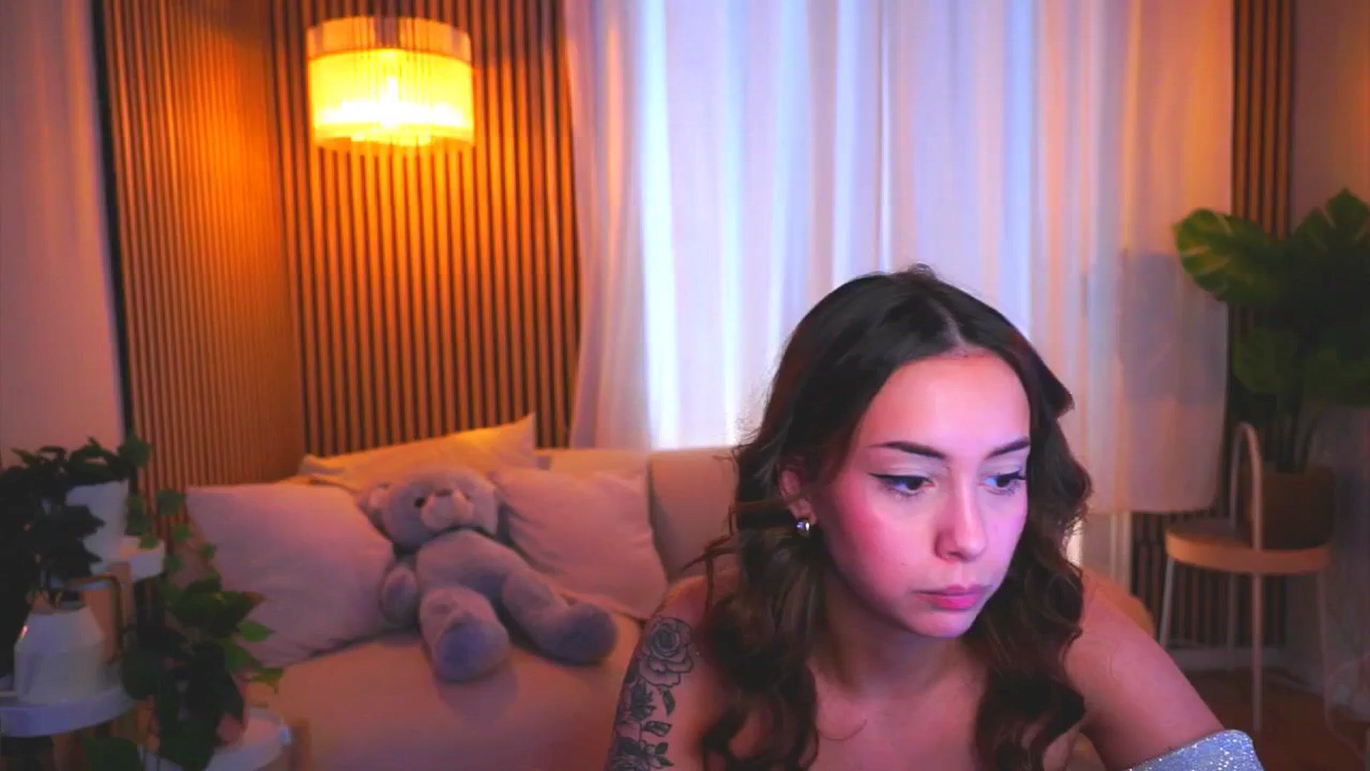 Gallery image thumbnail from Naomii18's myfreecams stream on, 04/07/2025, 15:09 image 16 of 20