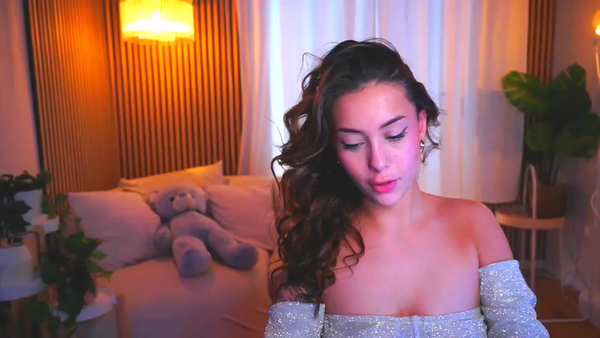 Gallery image thumbnail from Naomii18's myfreecams stream on, 04/07/2025, 15:09 image 18 of 20