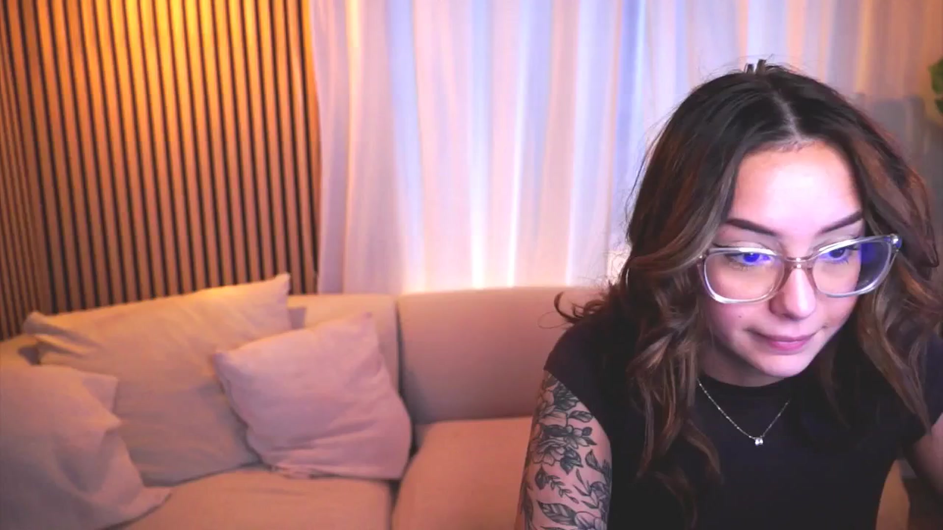 Gallery image thumbnail from Naomii18's myfreecams stream on, 04/08/2025, 14:04 image 19 of 20